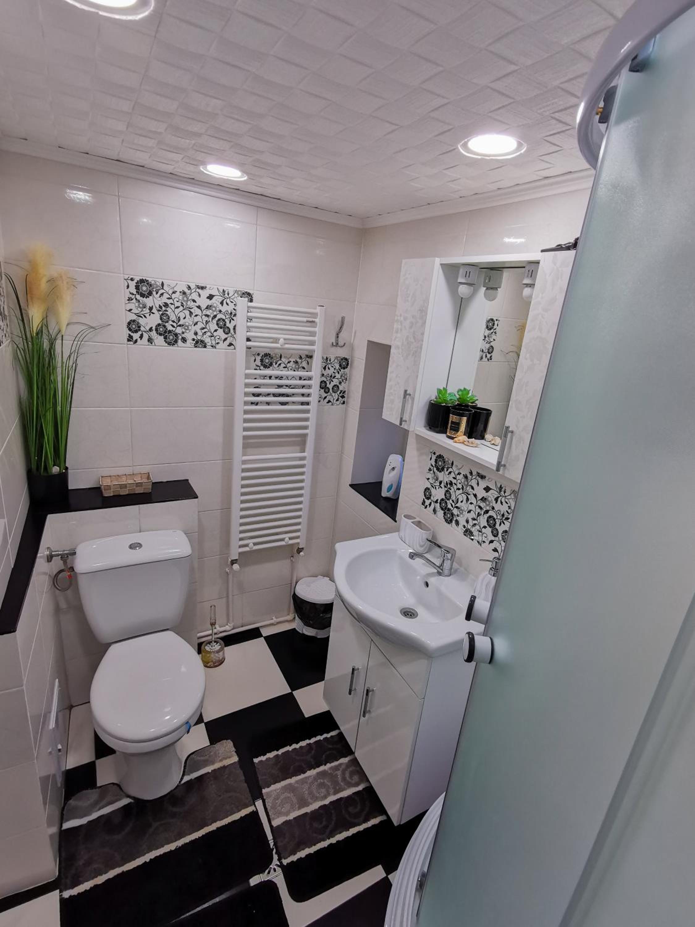 One-Bedroom Apartment - Photo 23