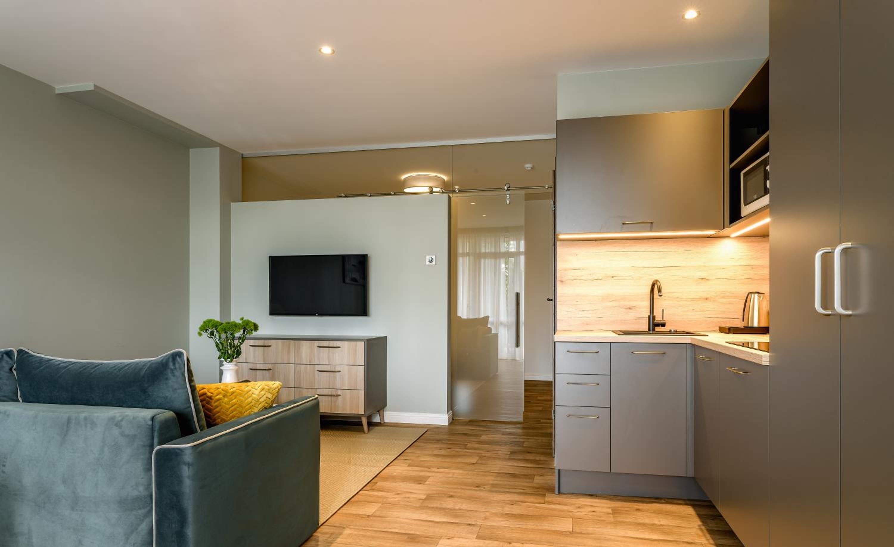Apartment with Terrace - Photo 8