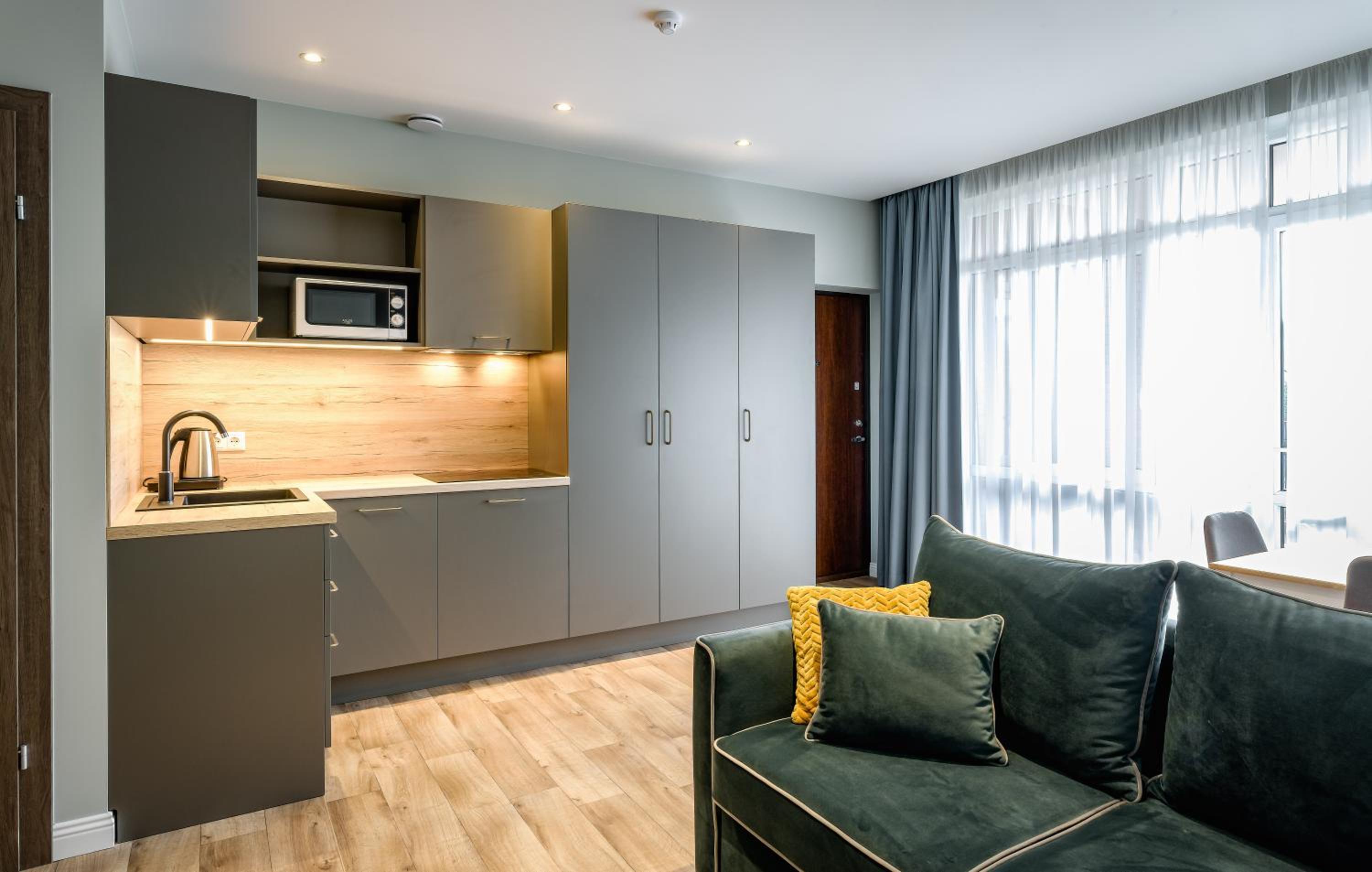 Apartment with Terrace - Photo 6