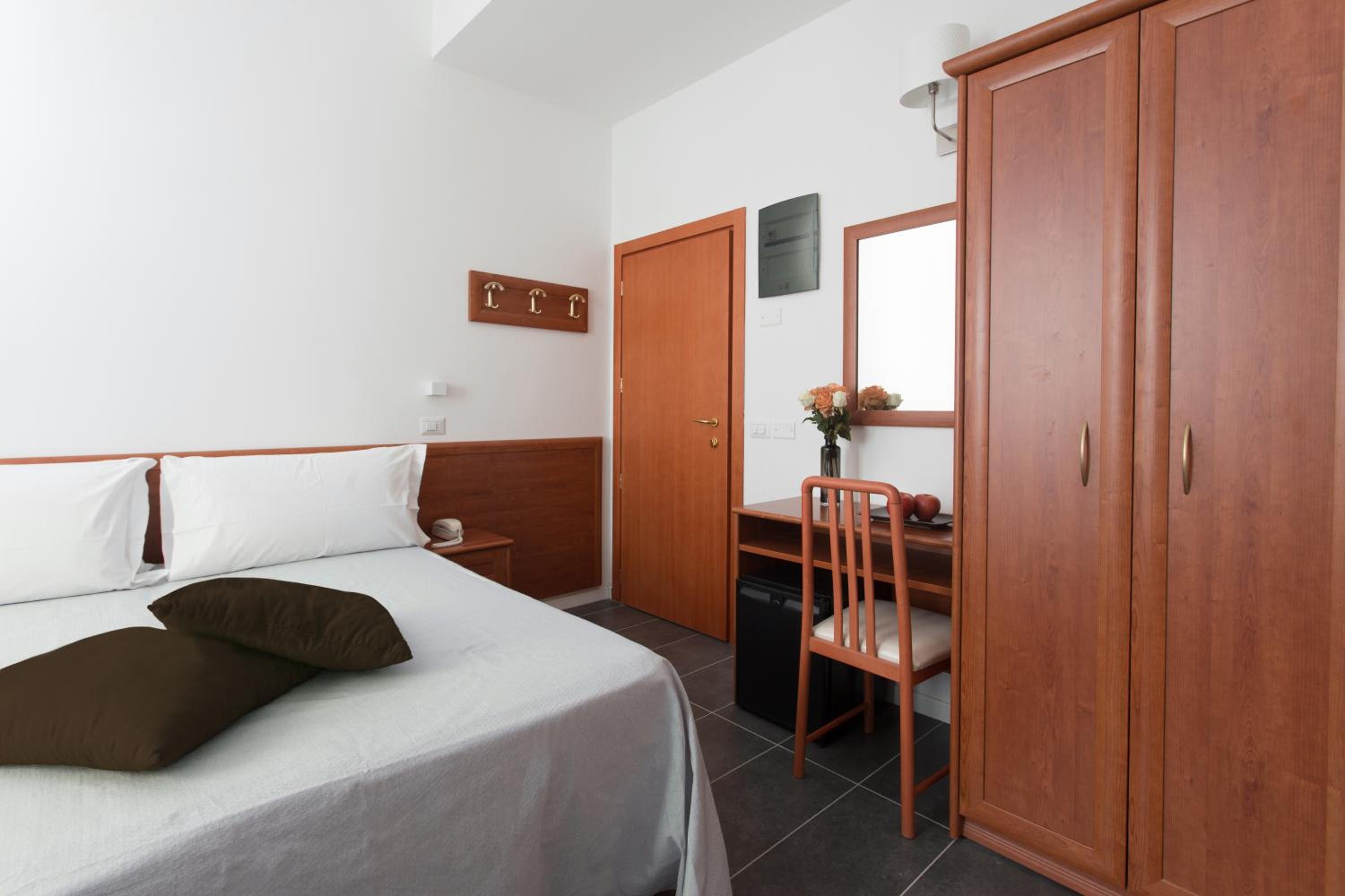 Standard Triple Room photo 3