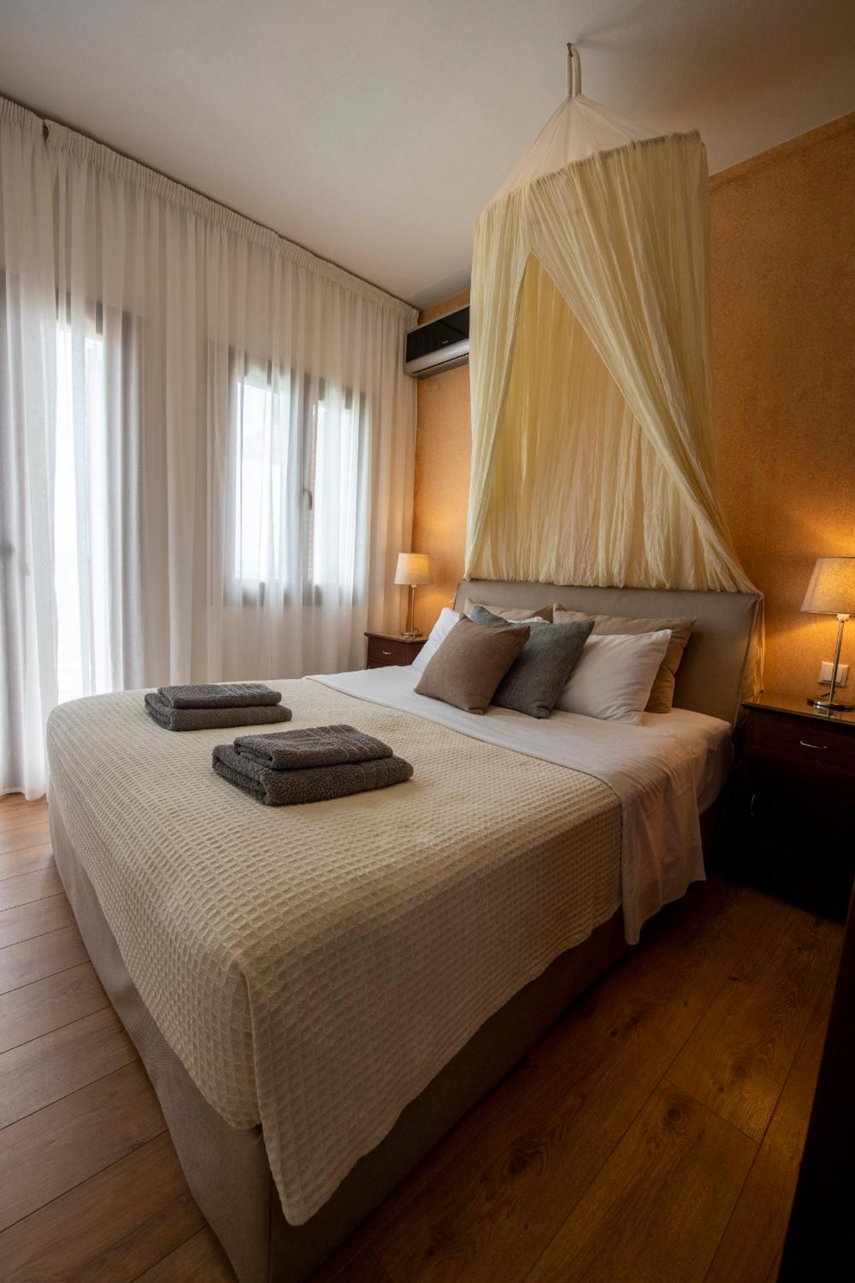 Villa de Dos Habitaciones con Piscina Privada