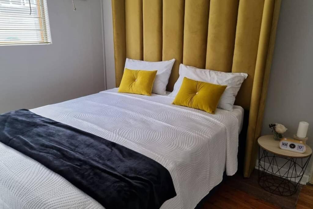 One-Bedroom Apartment - Photo 1