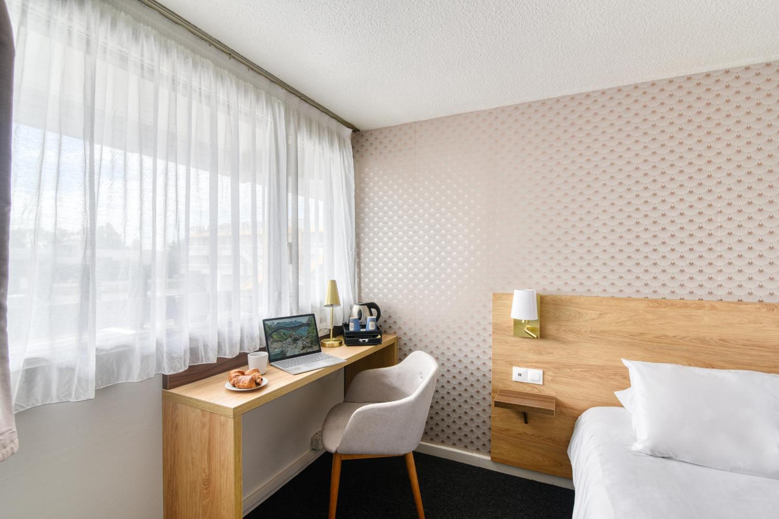 Double Room - Photo 7