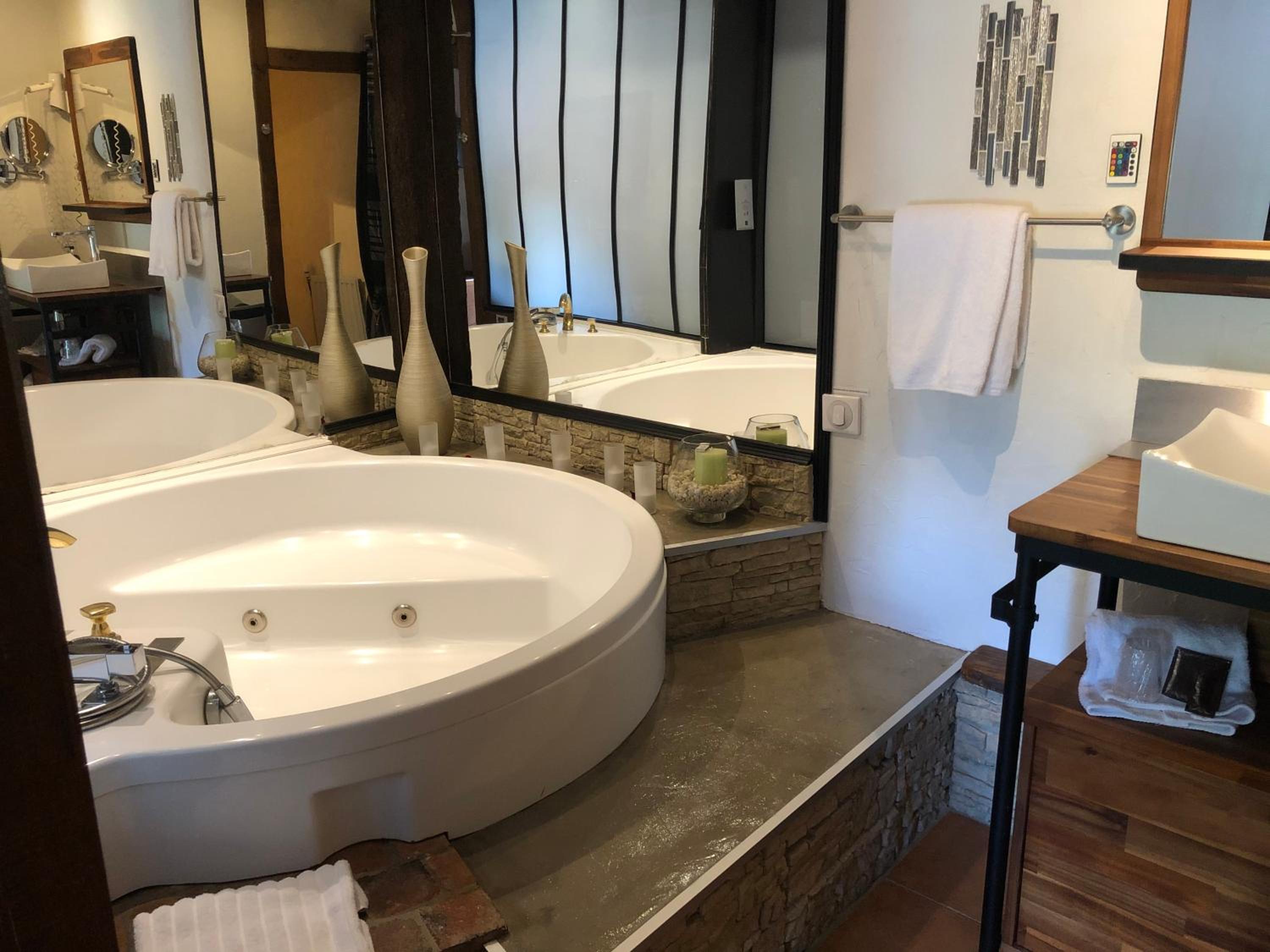 King Room with Spa Bath photo 2