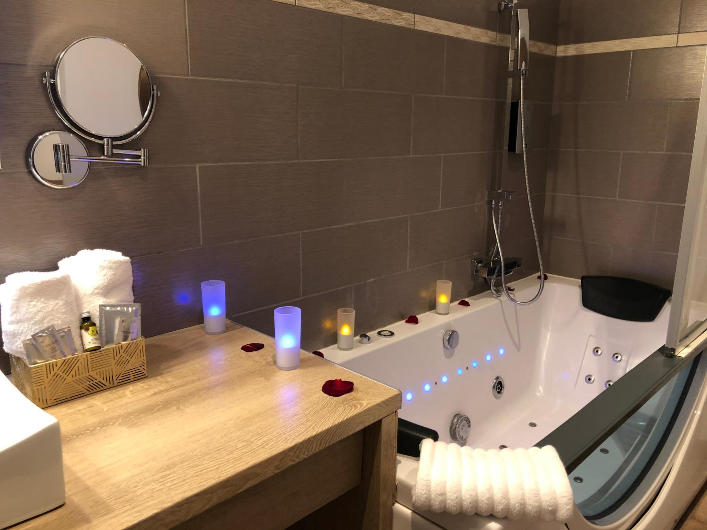 Superior Double Room with double Balneo Bath photo 2