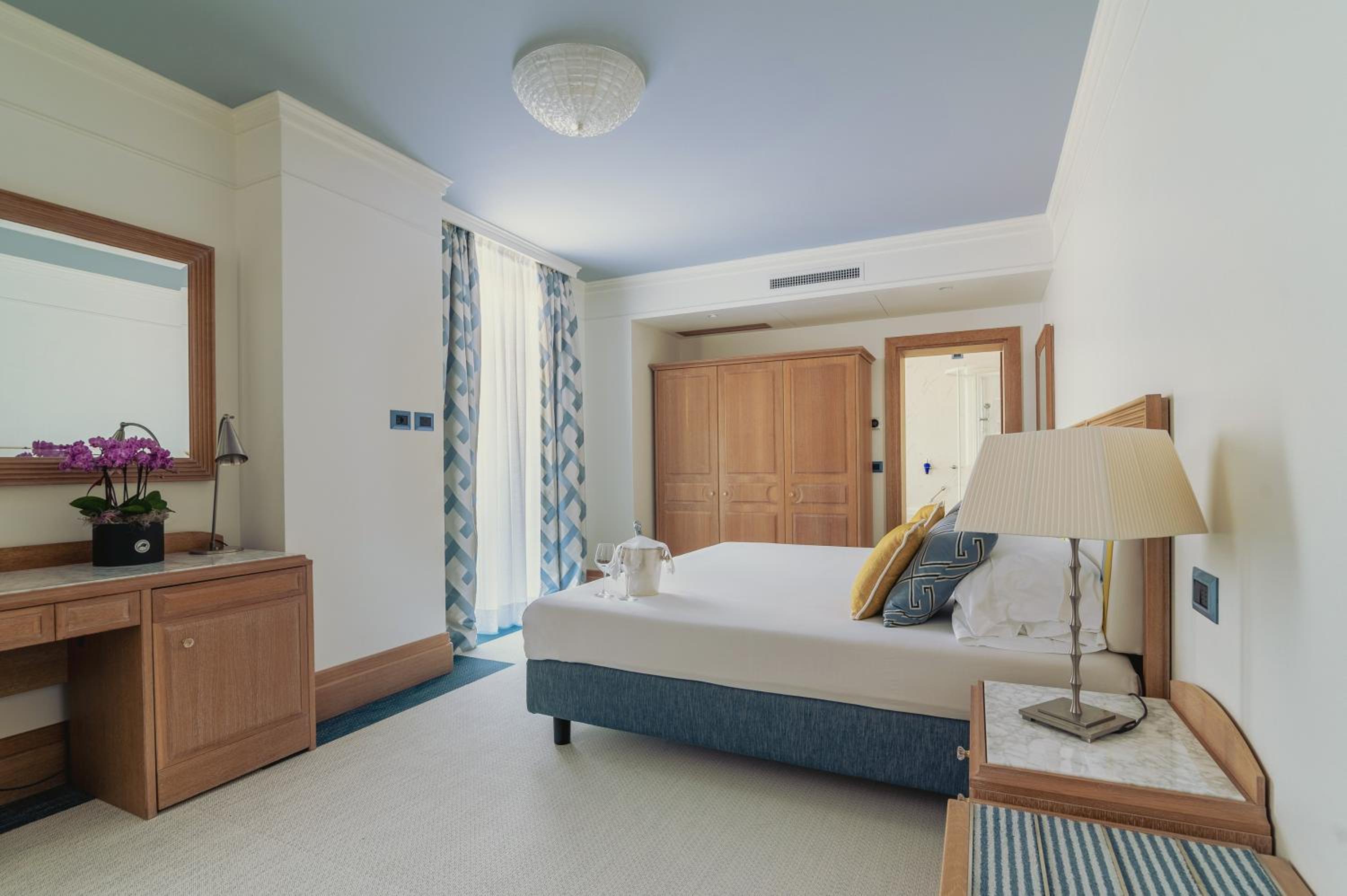 Junior Suite with Garden View - Photo 1