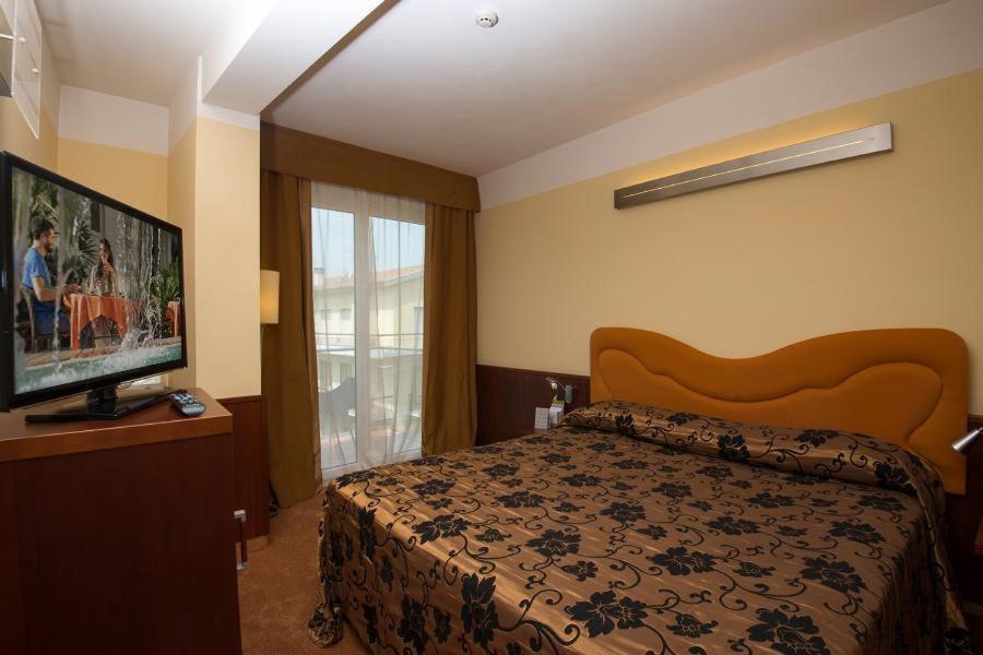 Double Room Single Use (1 Adult) photo 2