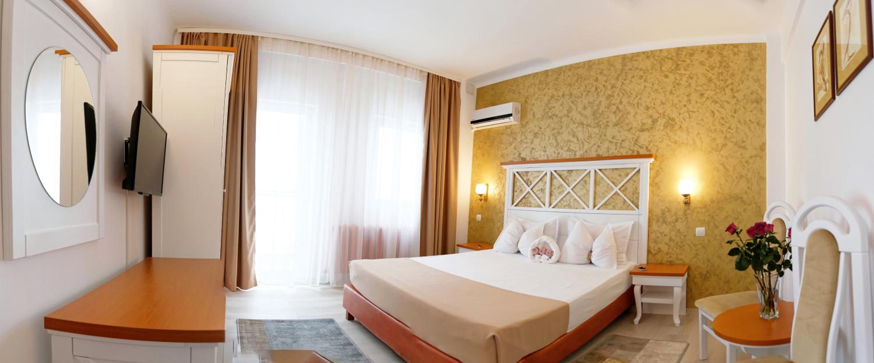 Double Room with large double bed and Sea View - Photo 11