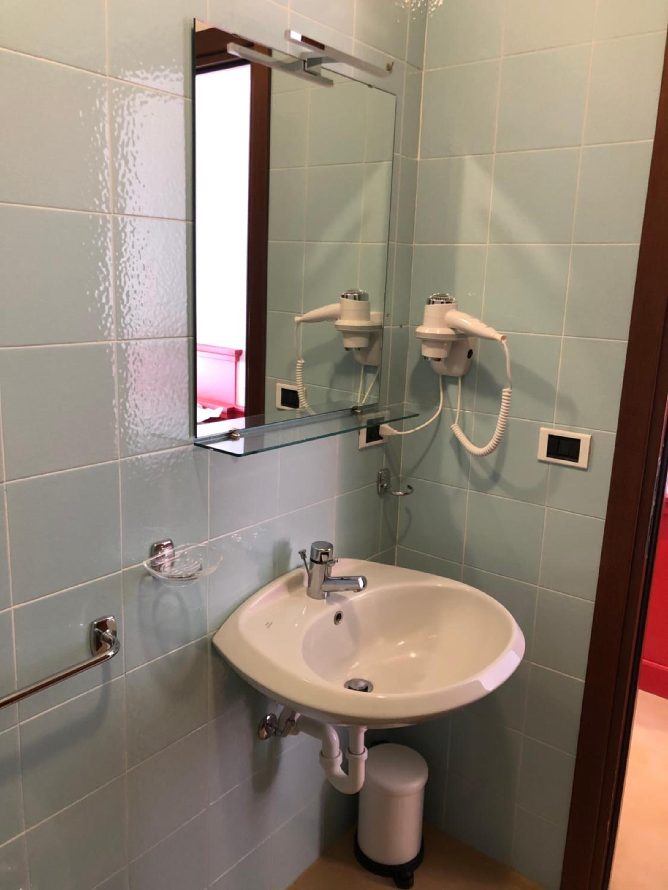 Standard Double Room - Photo 3