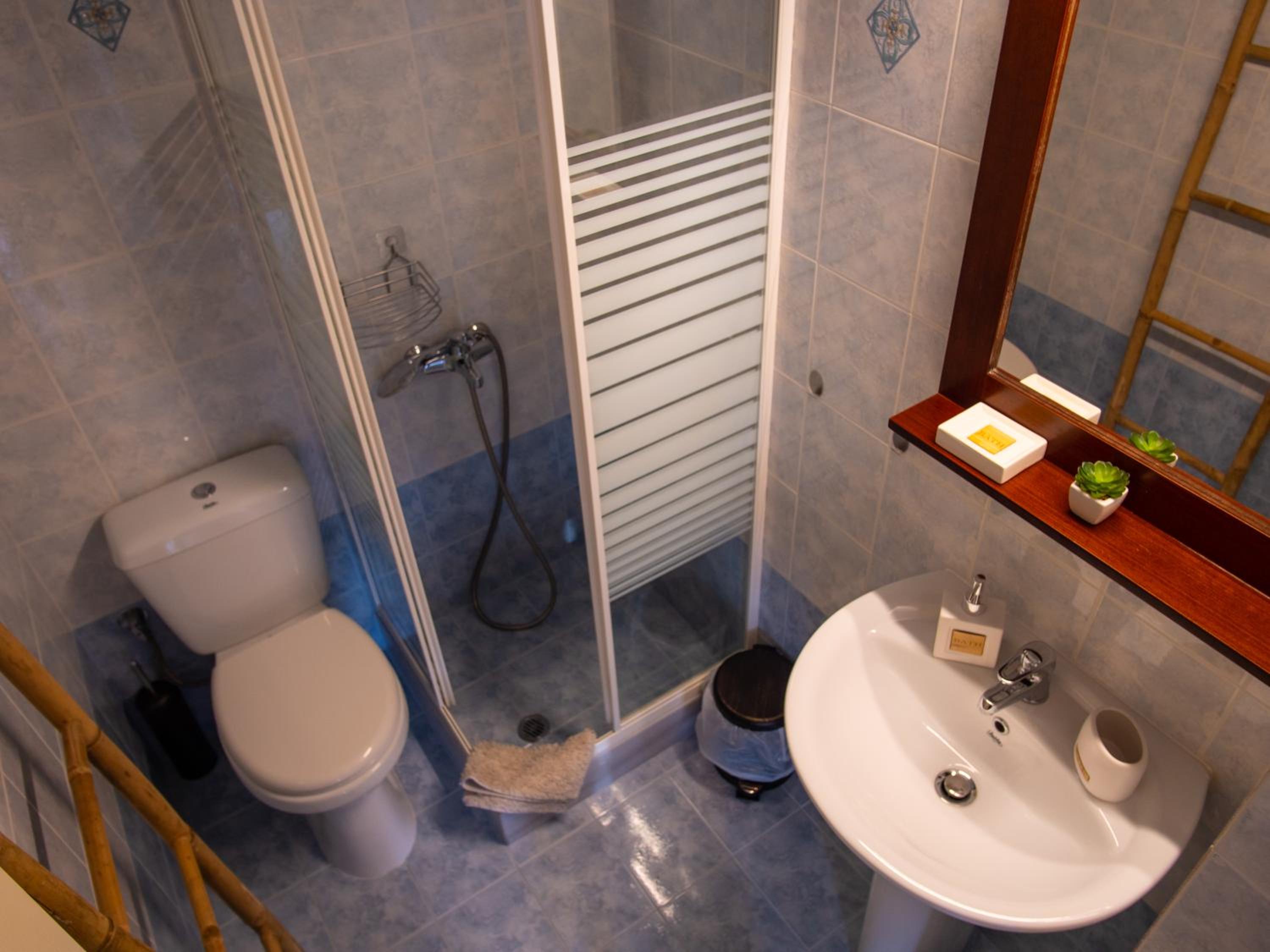 Apartment with Balcony - Photo 35