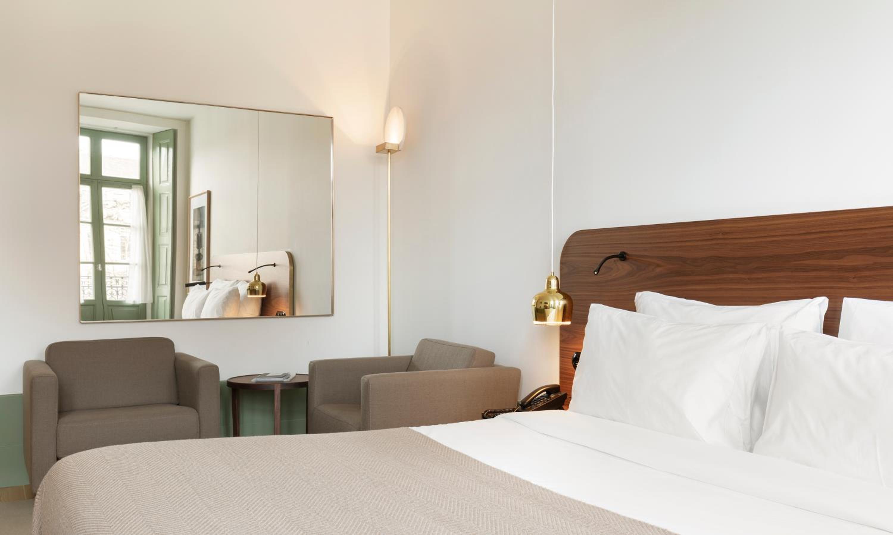 Premium Double or Twin Room - Photo 10