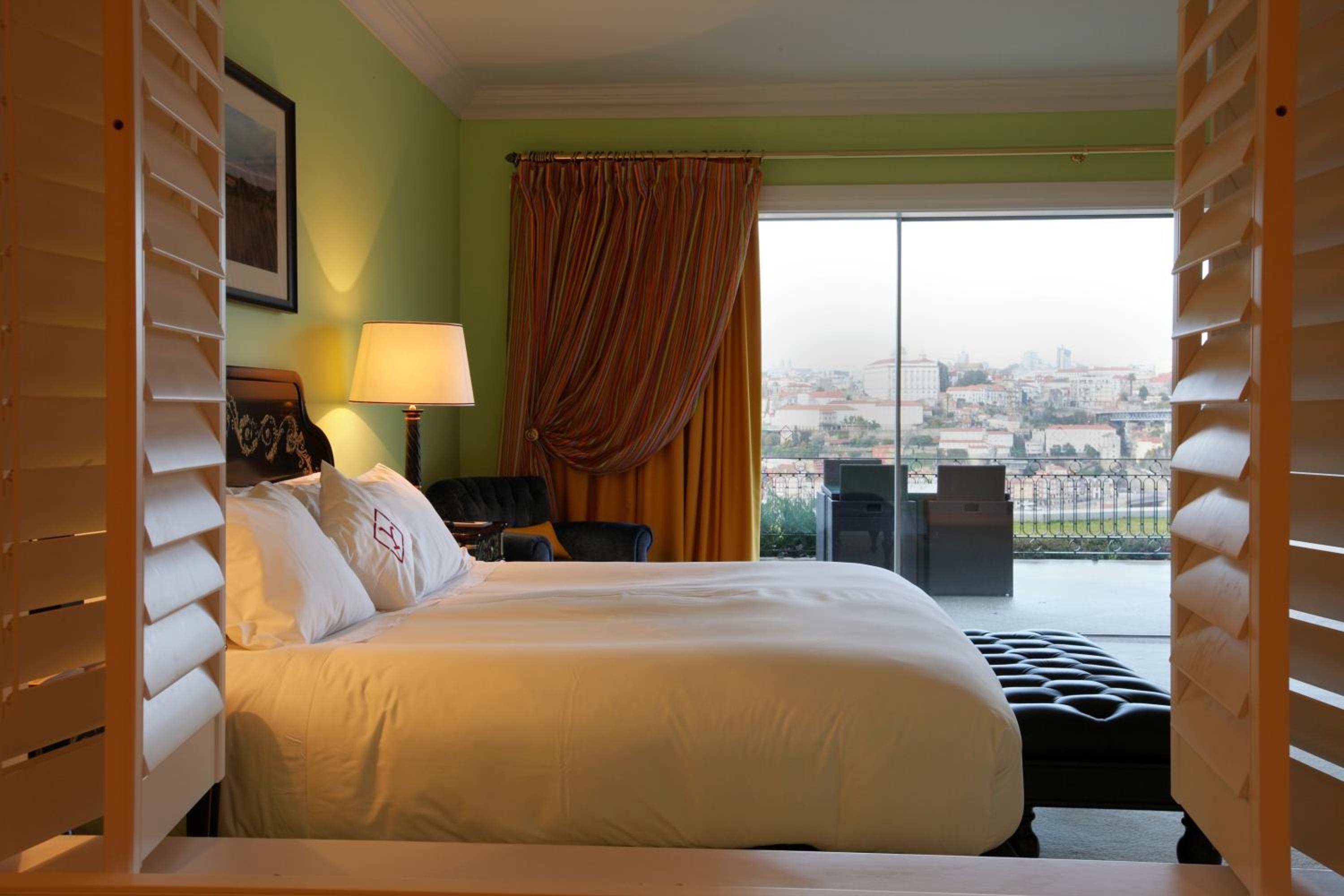 Deluxe Suite with Panoramic River View - Photo 4