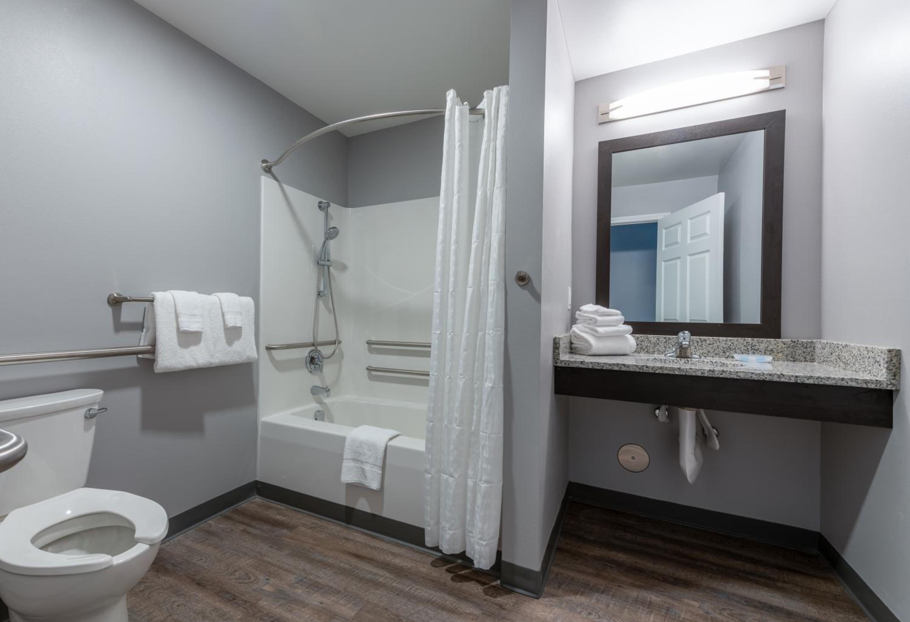 King Suite - Photo 13
