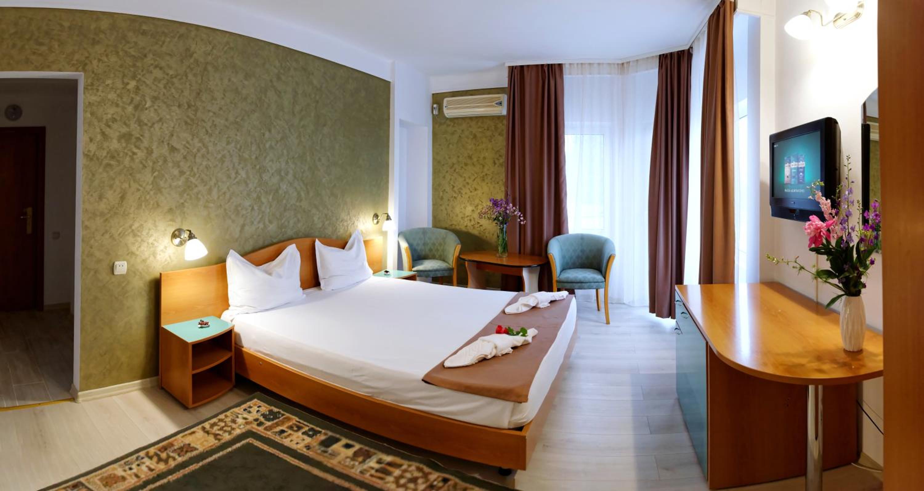 Double Room with large double bed - Photo 1
