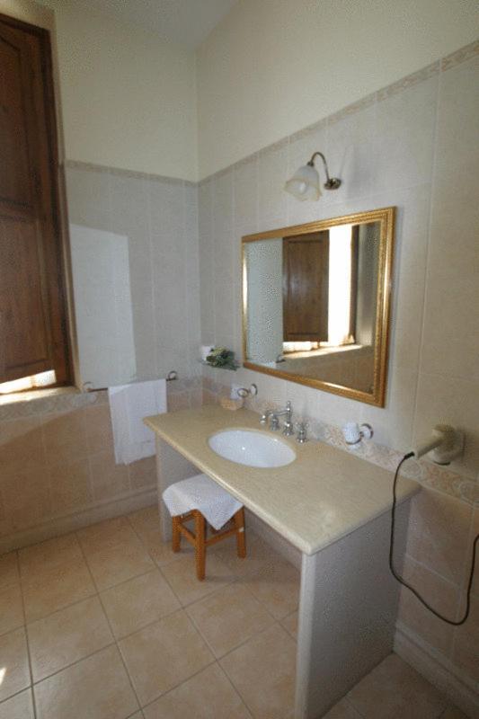 Double or Twin Room photo 3