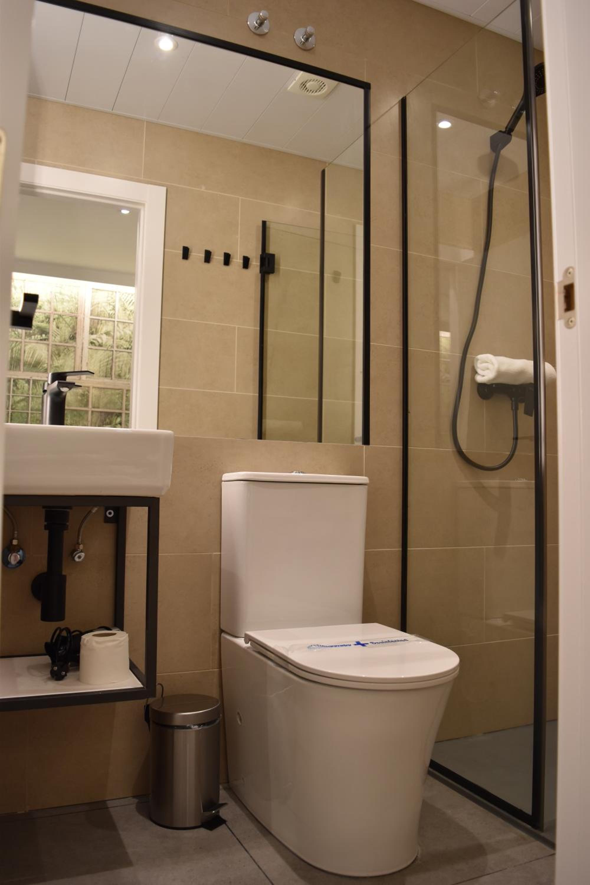 Large Inner Twin Room photo 2