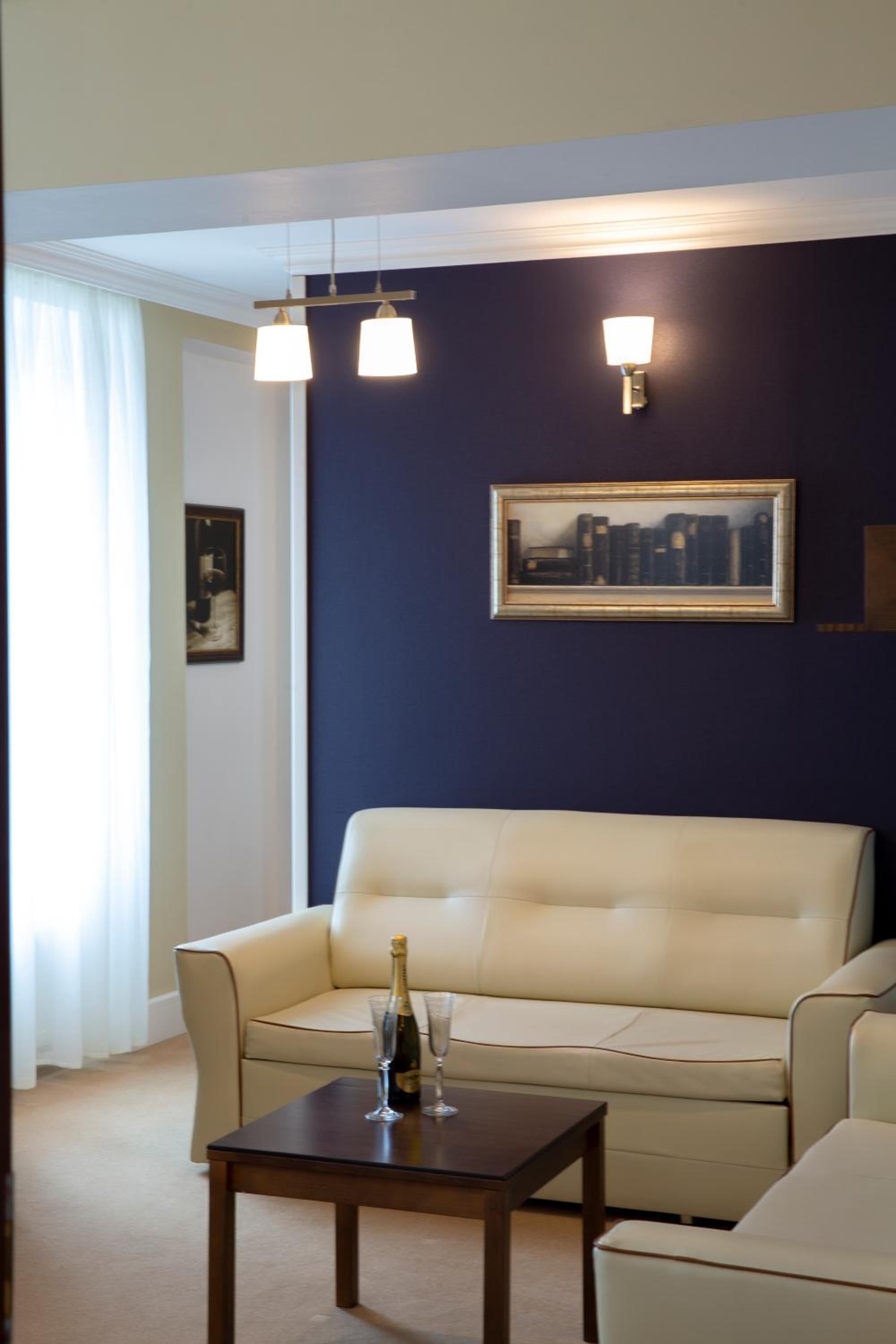 Suite - Photo 8