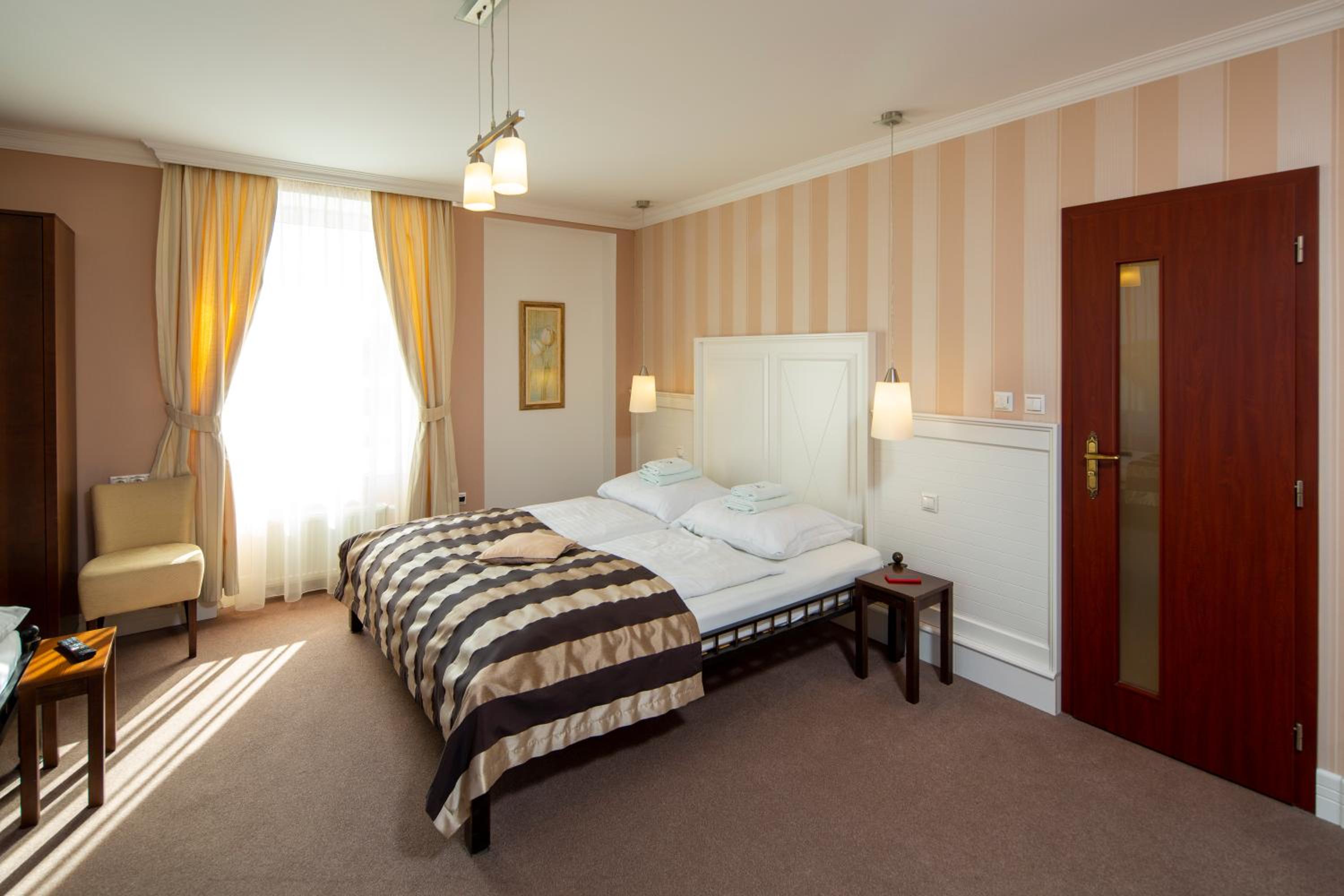 Triple Room with Private Bathroom - Photo 8