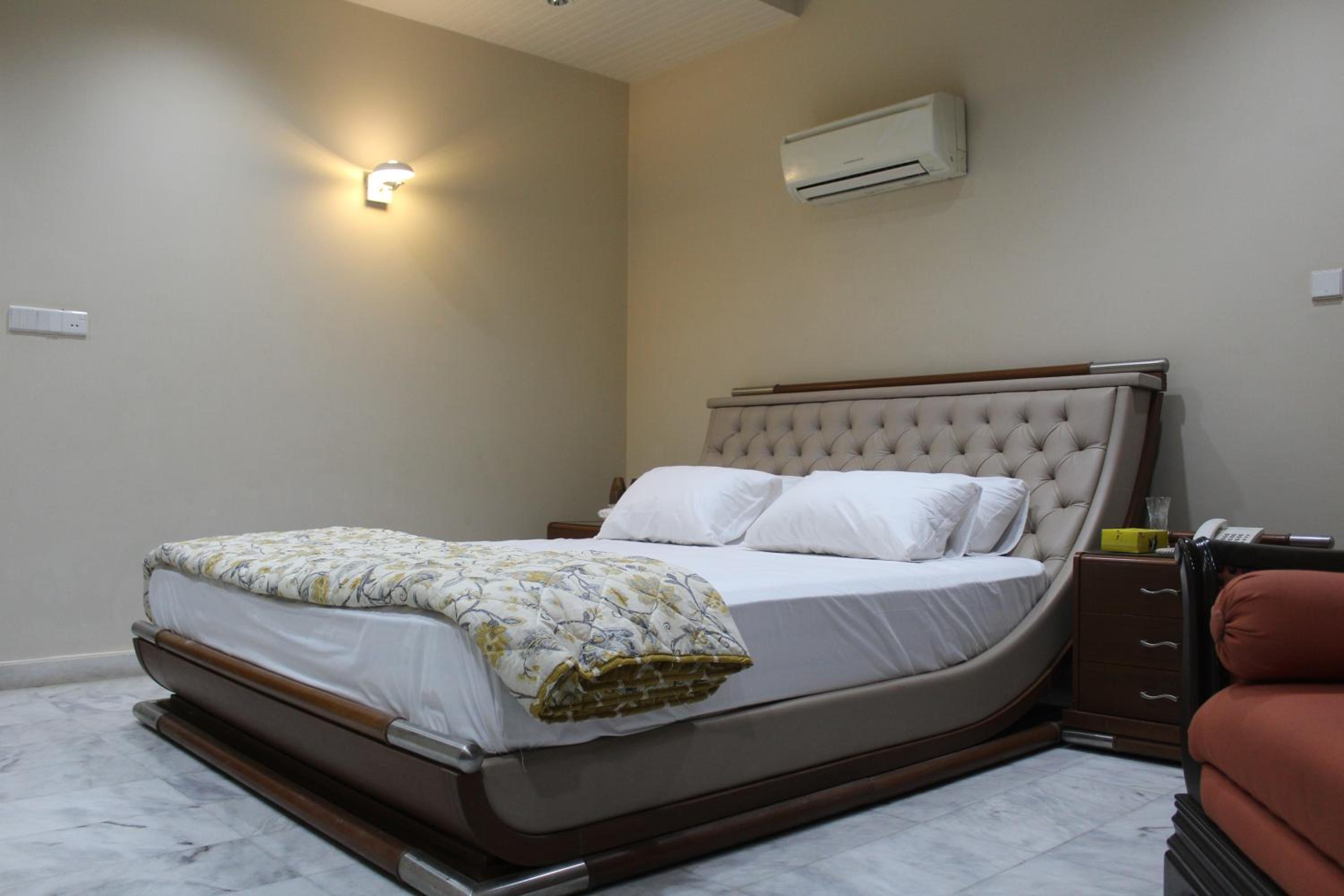 Deluxe Family Room - Photo 1