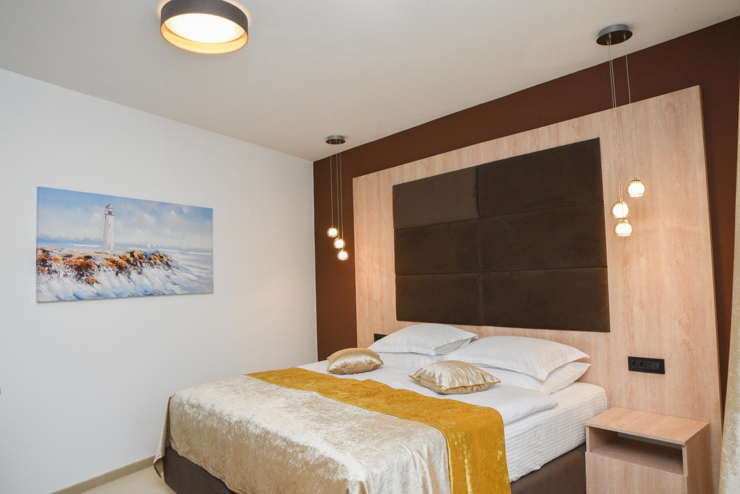 Deluxe Double Room with Shower - Photo 1