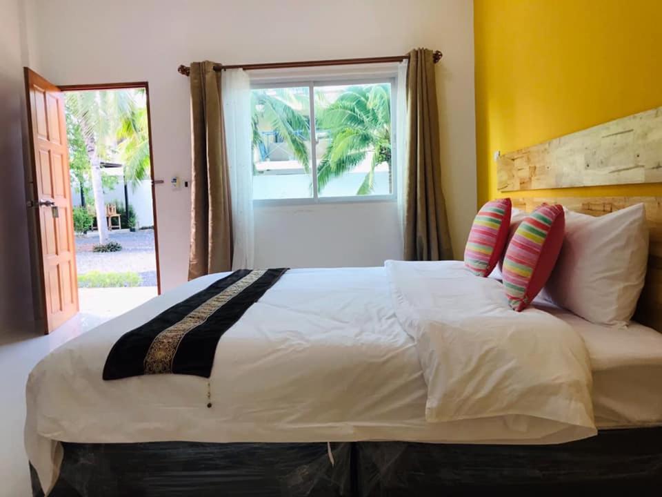 Double Room with Private Bathroom - Photo 12