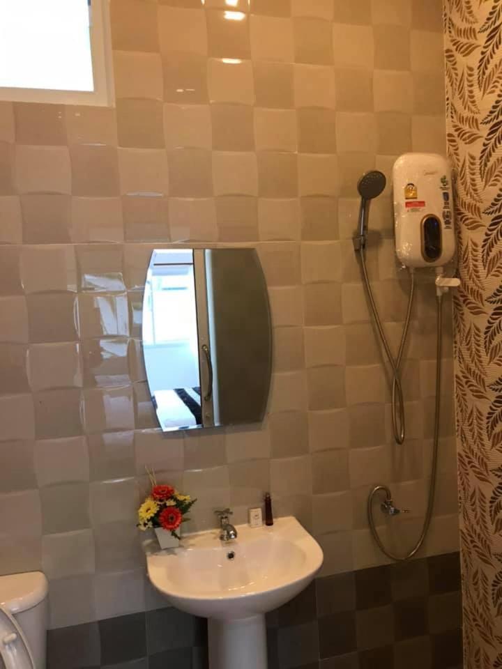 Twin Room - Photo 8