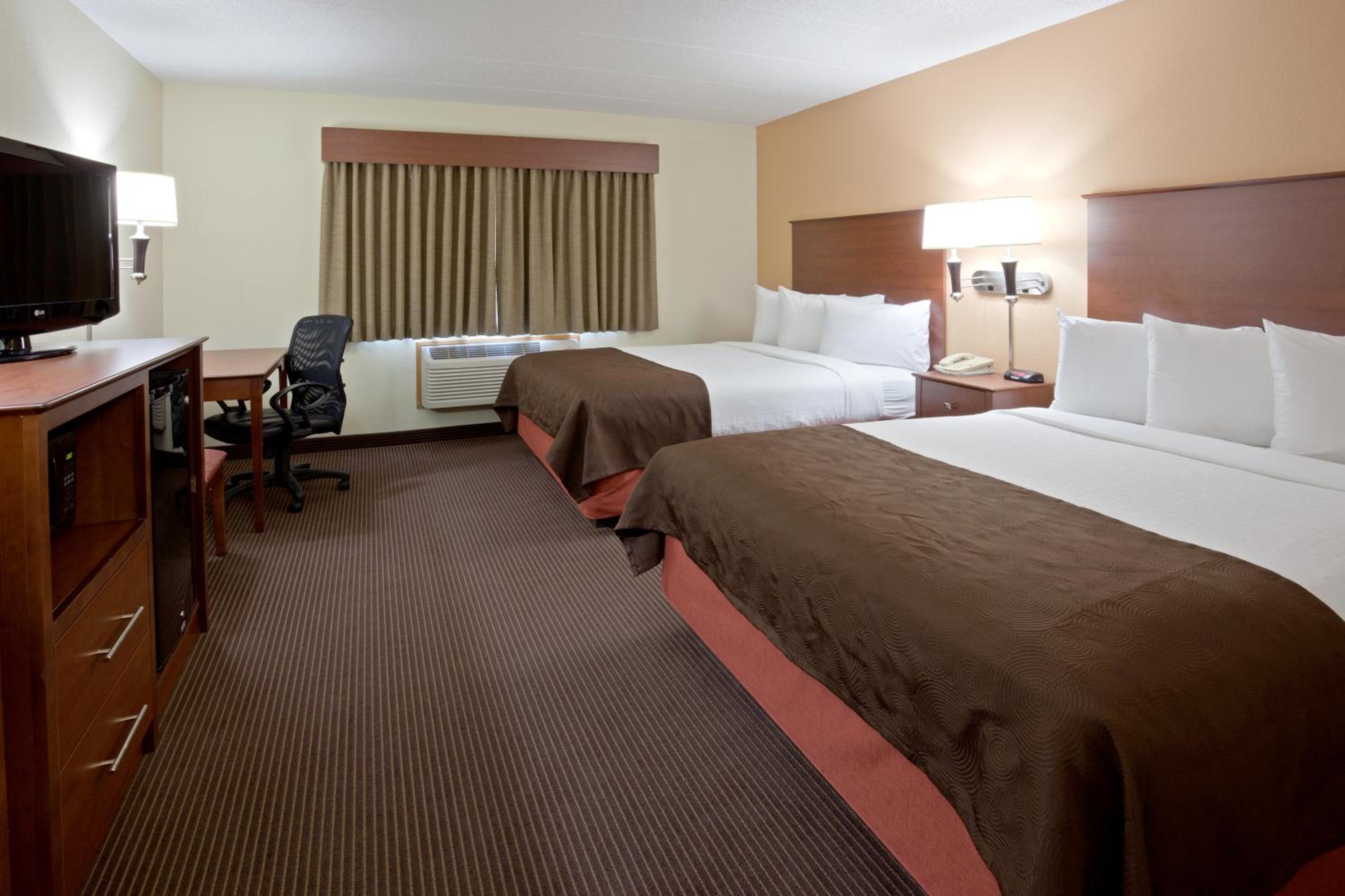 Queen Room with Two Queen Beds - Non-Smoking - Photo 1