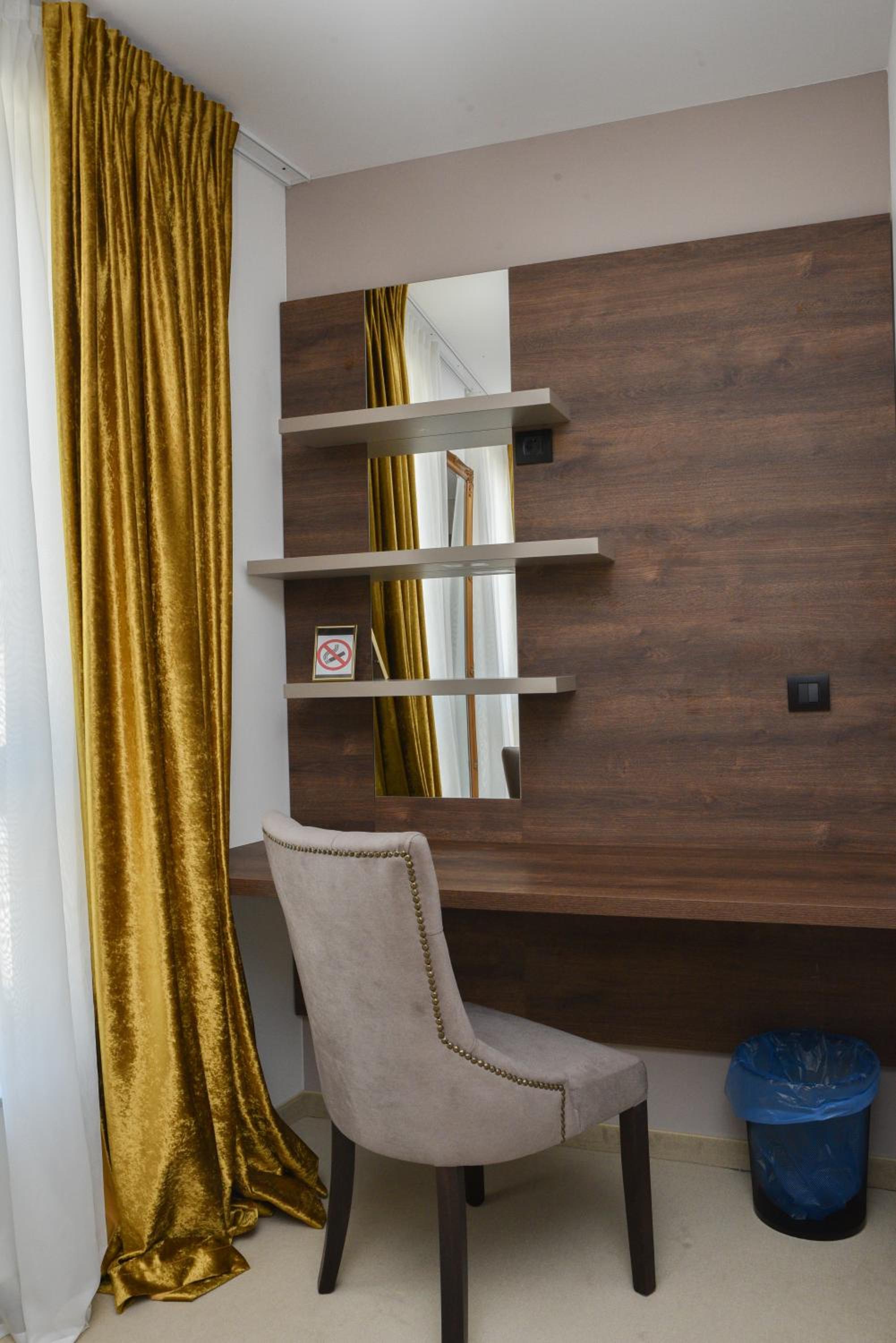 Deluxe Double Room with Sea View - Photo 11