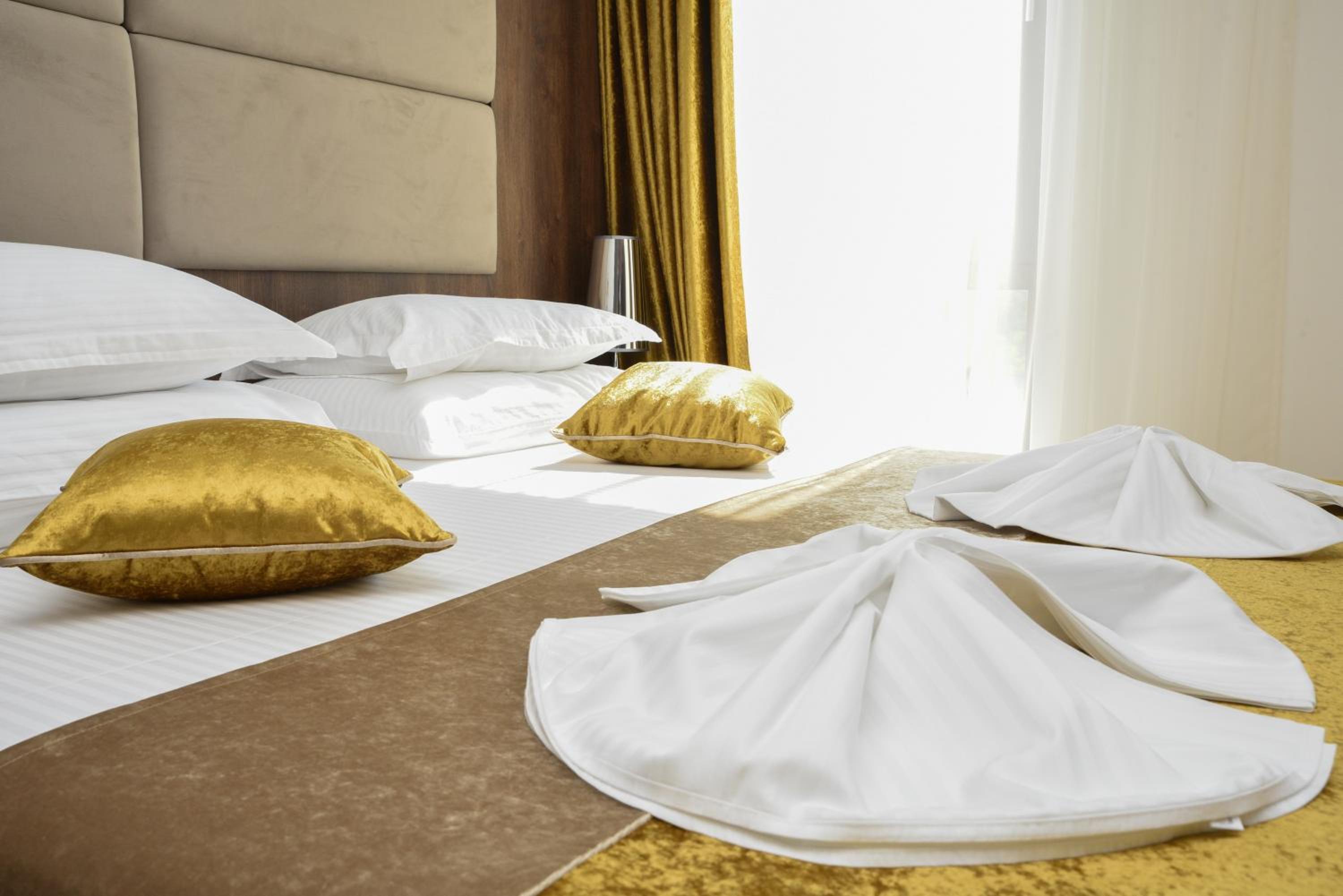 Deluxe Double Room with Sea View - Photo 8
