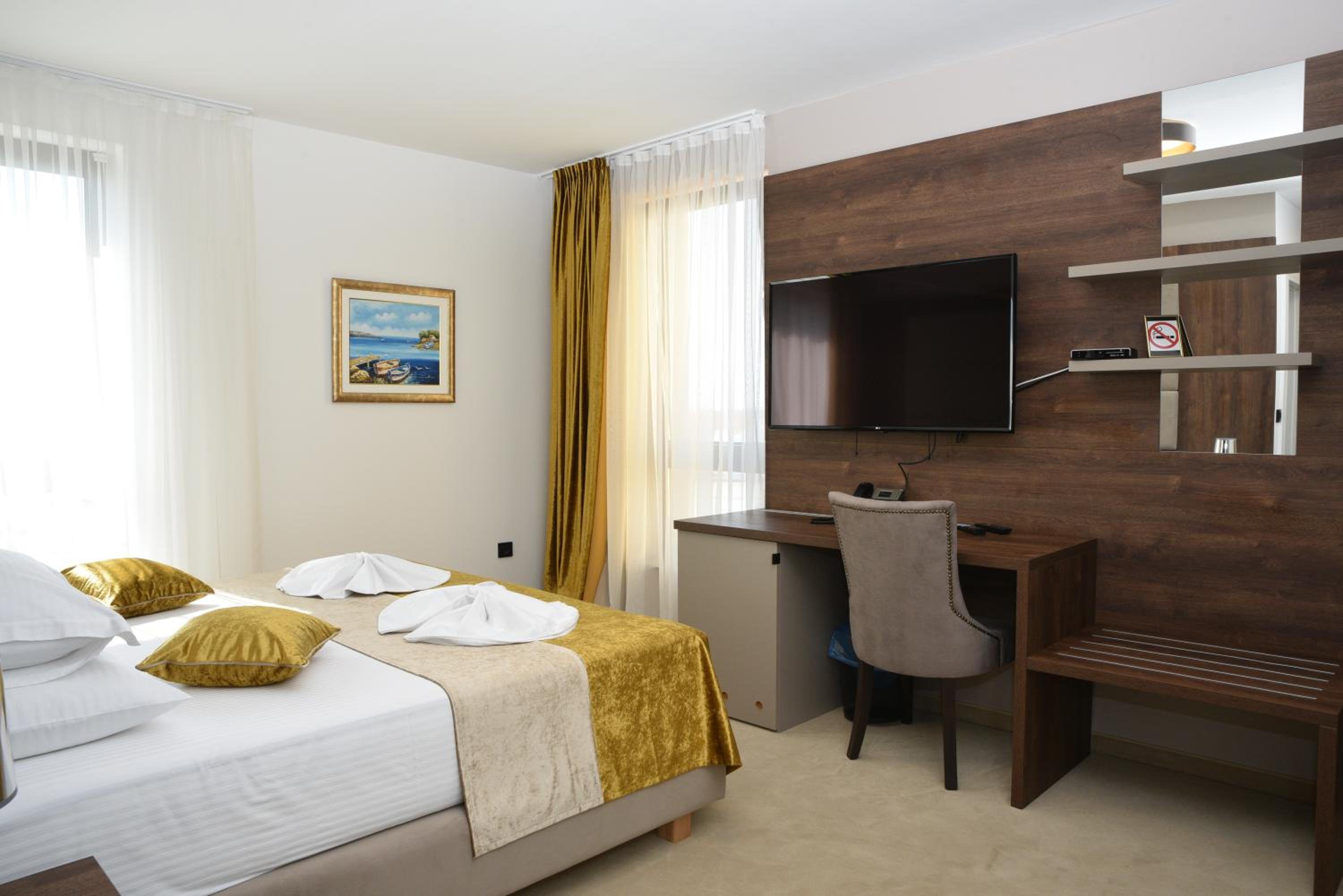 Deluxe Double Room with Sea View - Photo 7