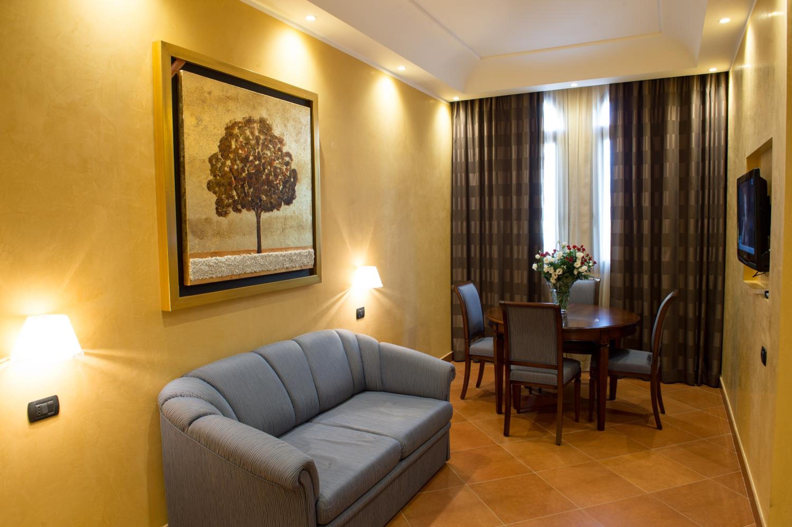 Suite - Photo 6