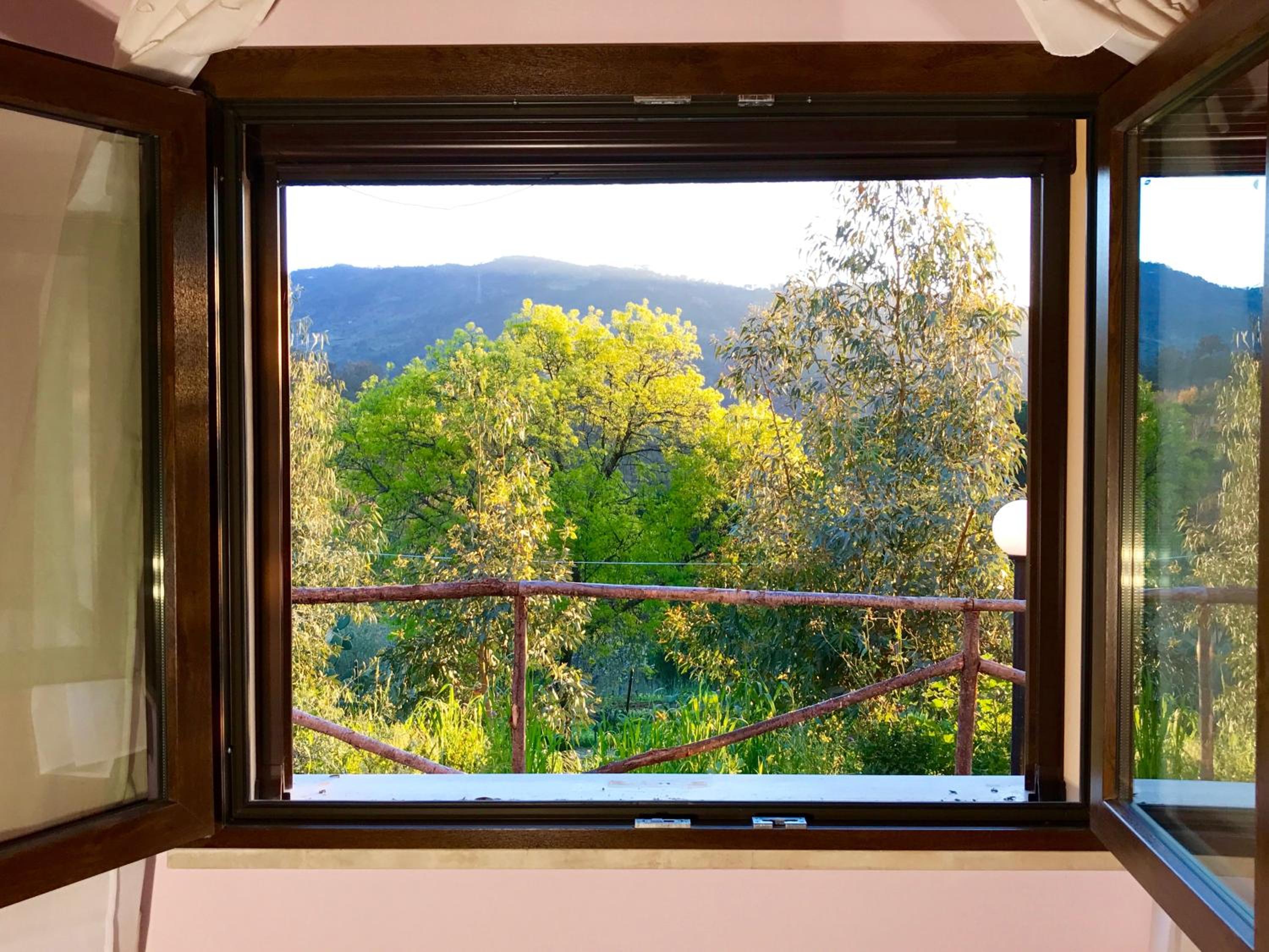 Apartment with Mountain View photo 3