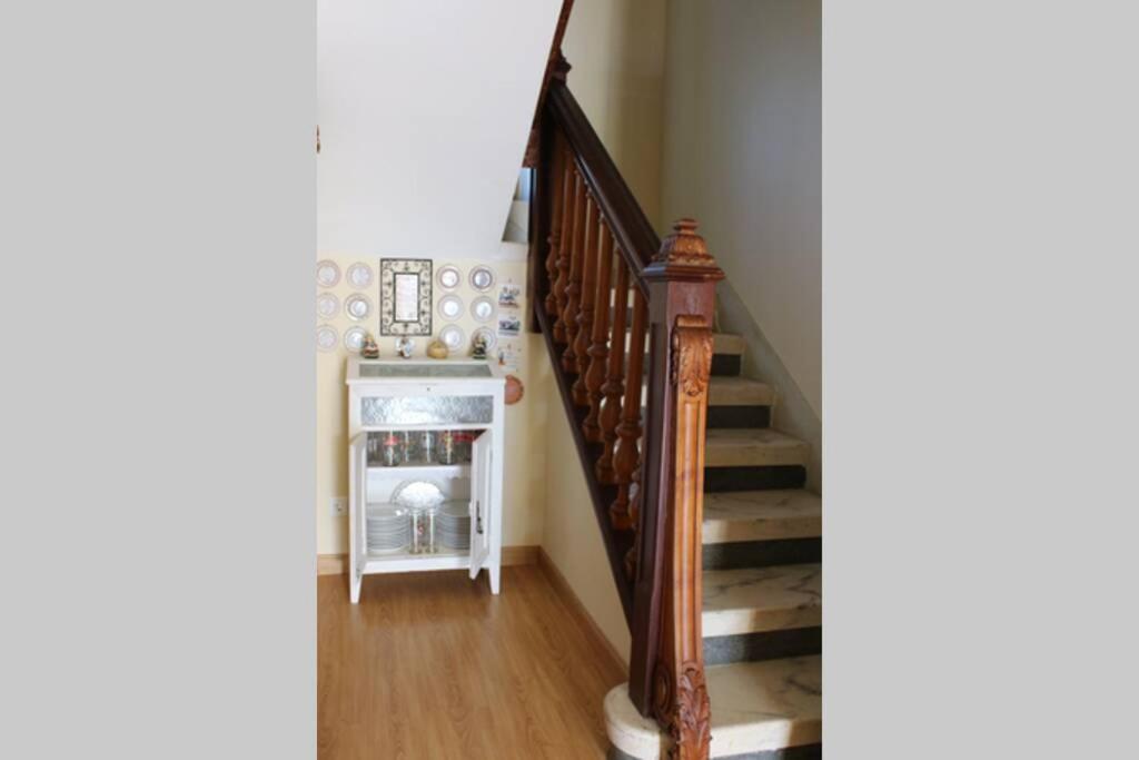 Six-Bedroom House photo 2