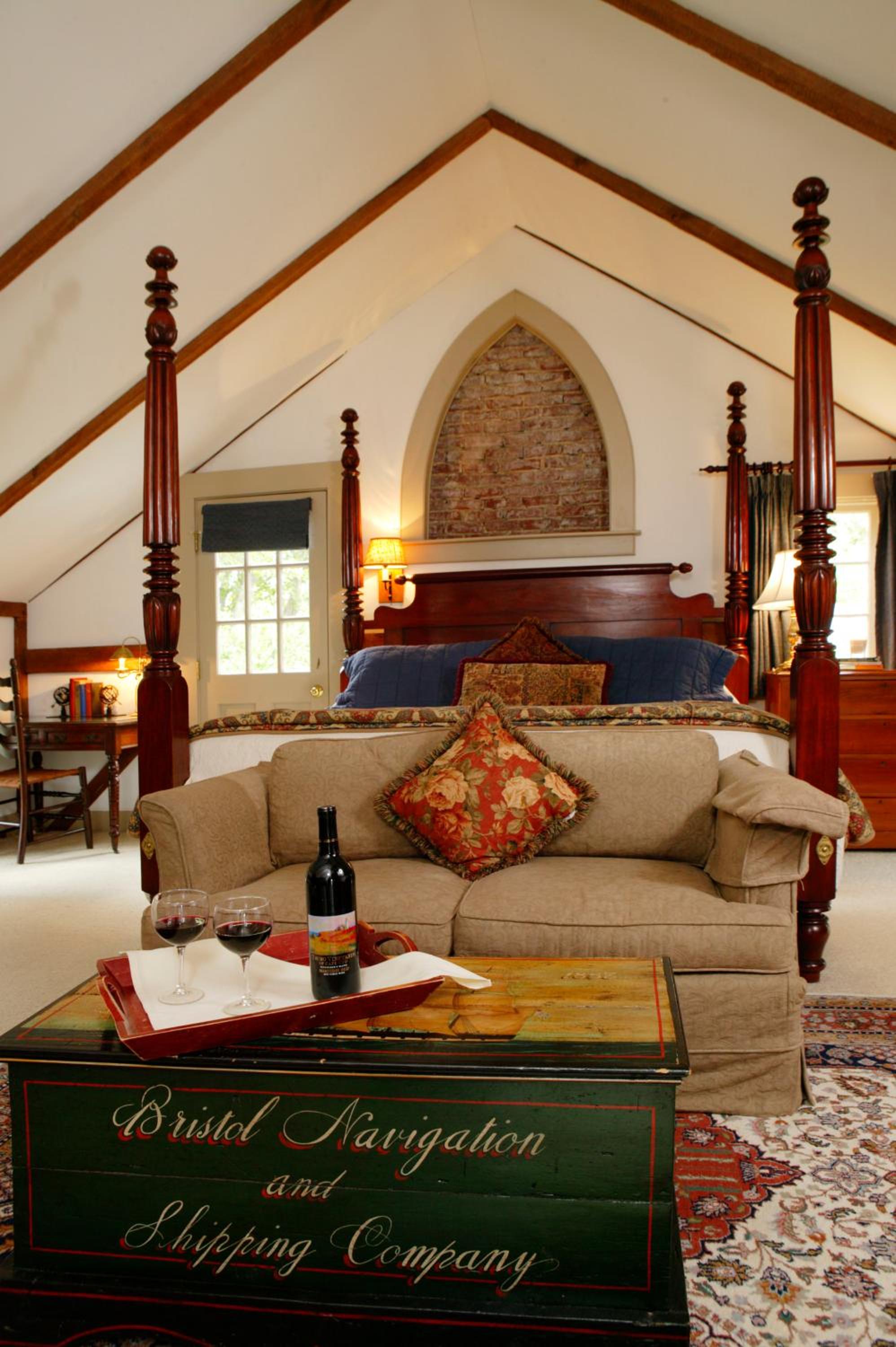 Deluxe King Room with Fireplace - Carriage (Wild Pigeon)