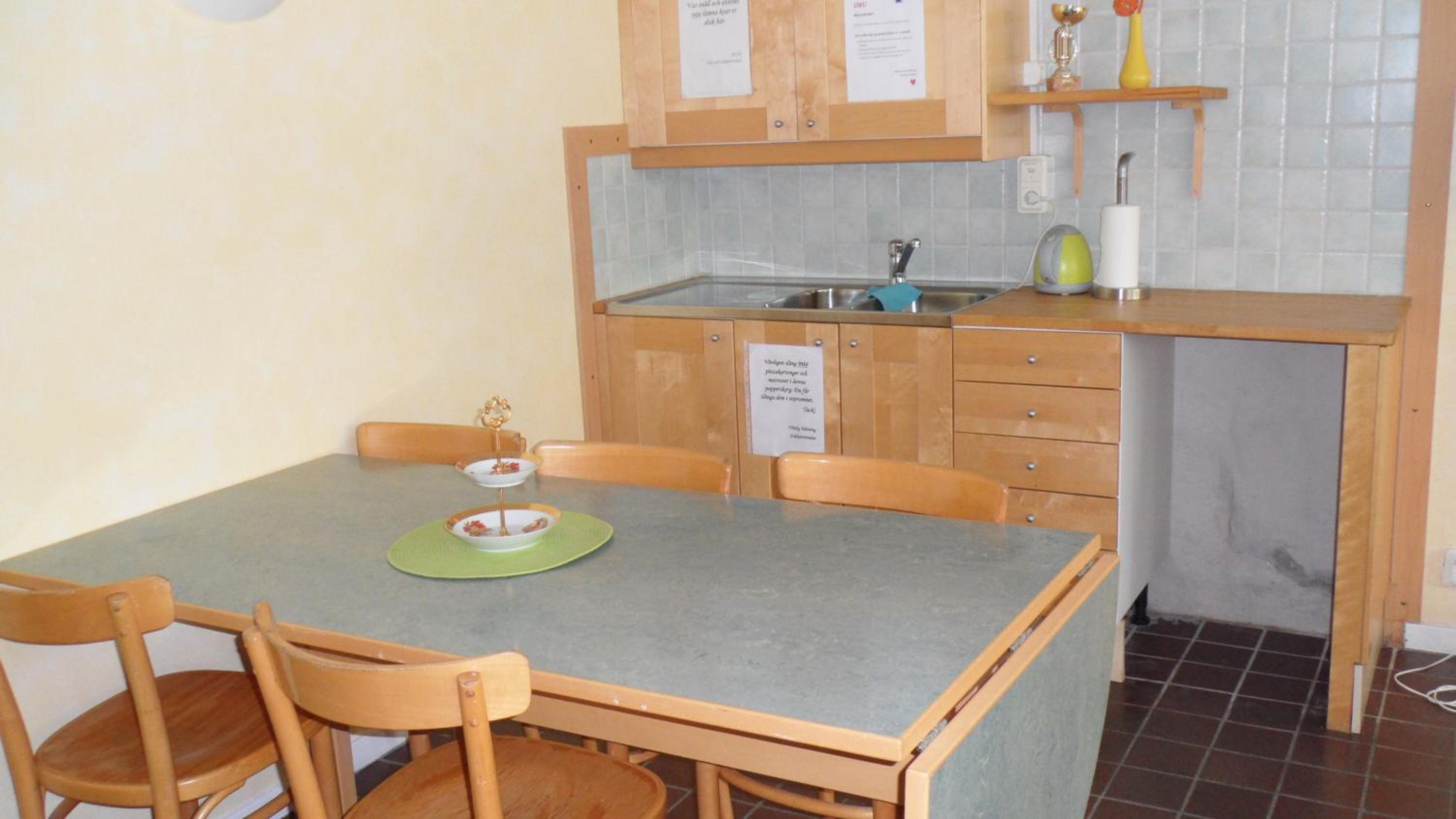 Hostel Quadruple Room photo 3