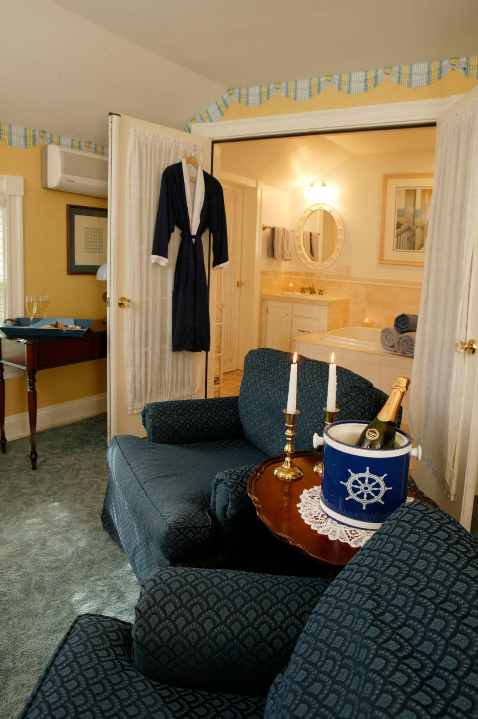 Superior King Suite with Fireplace - Main (Clarissa) photo 3