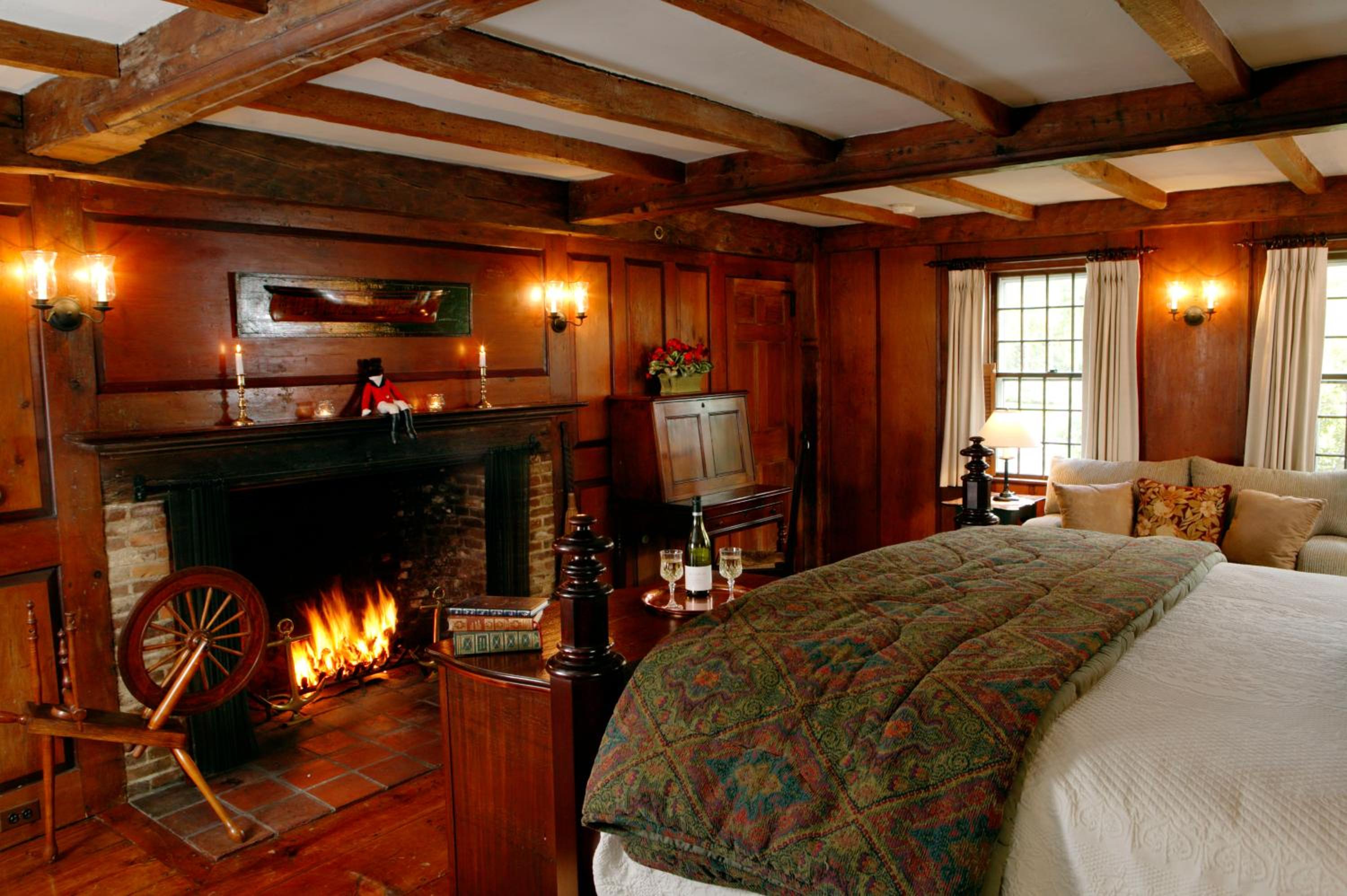 Deluxe King Room with Fireplace - Cottage (Hiram Harding) photo 2
