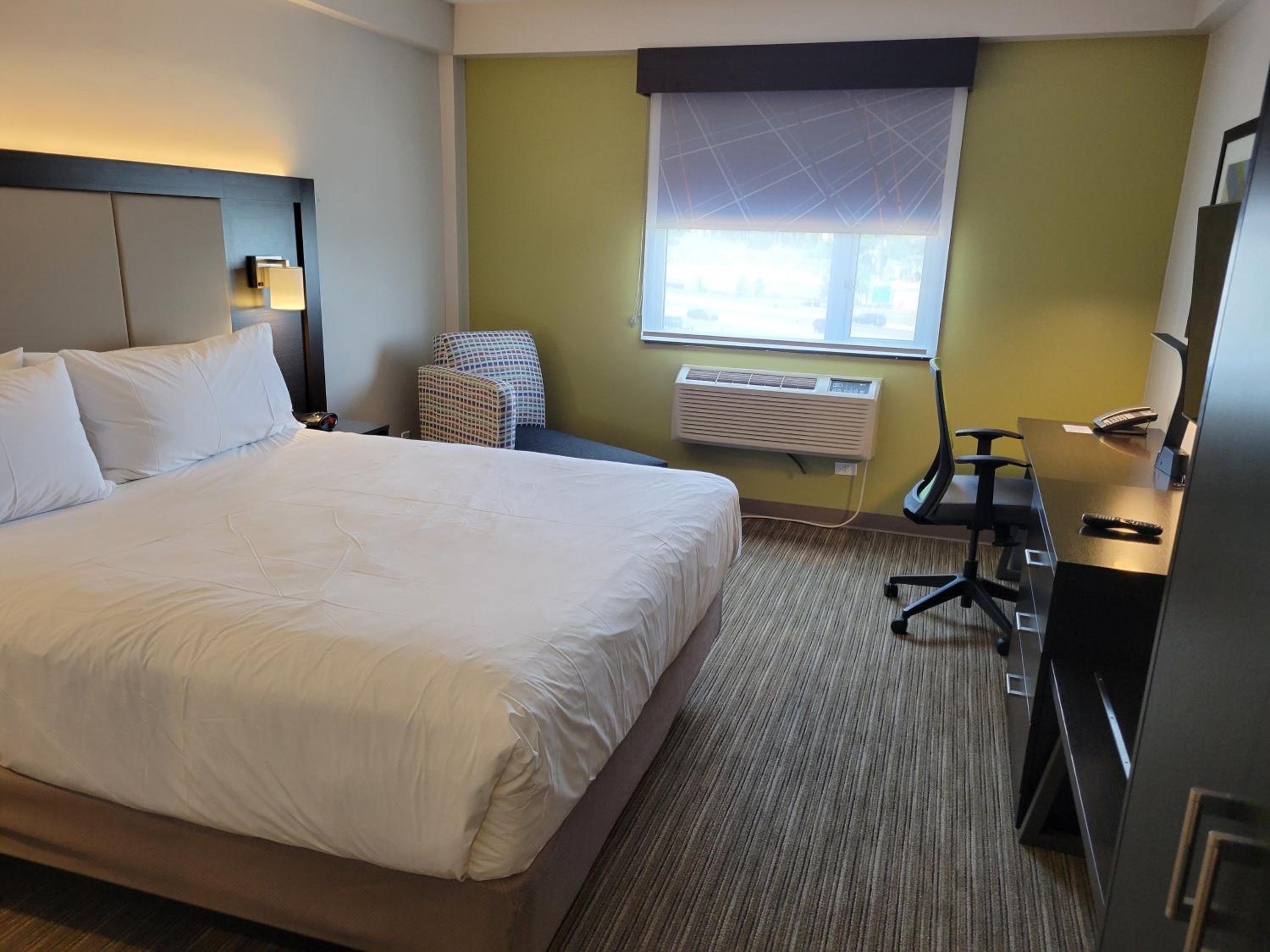 Standard King Room - Photo 2