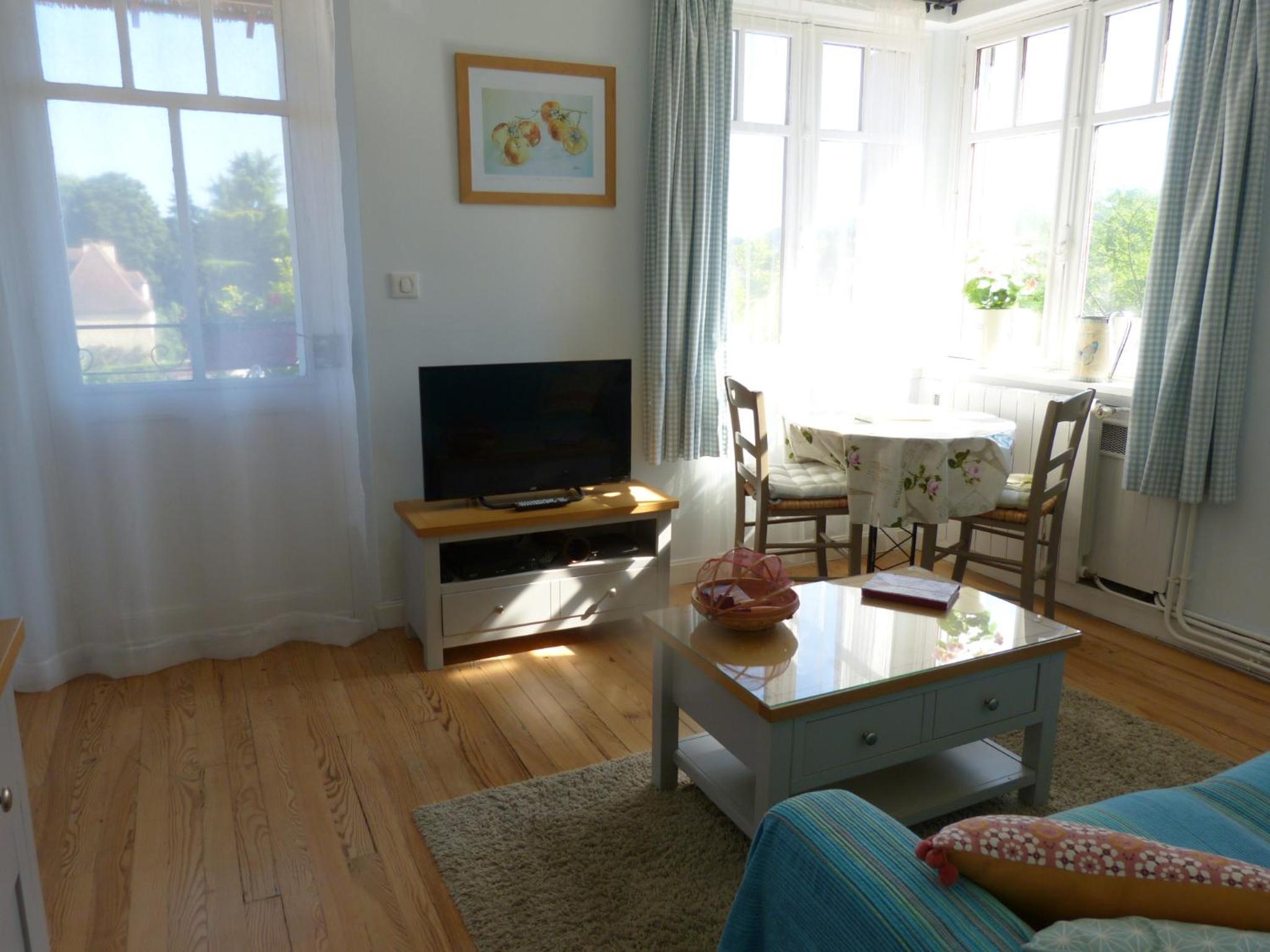 Apartment with Balcony photo 2