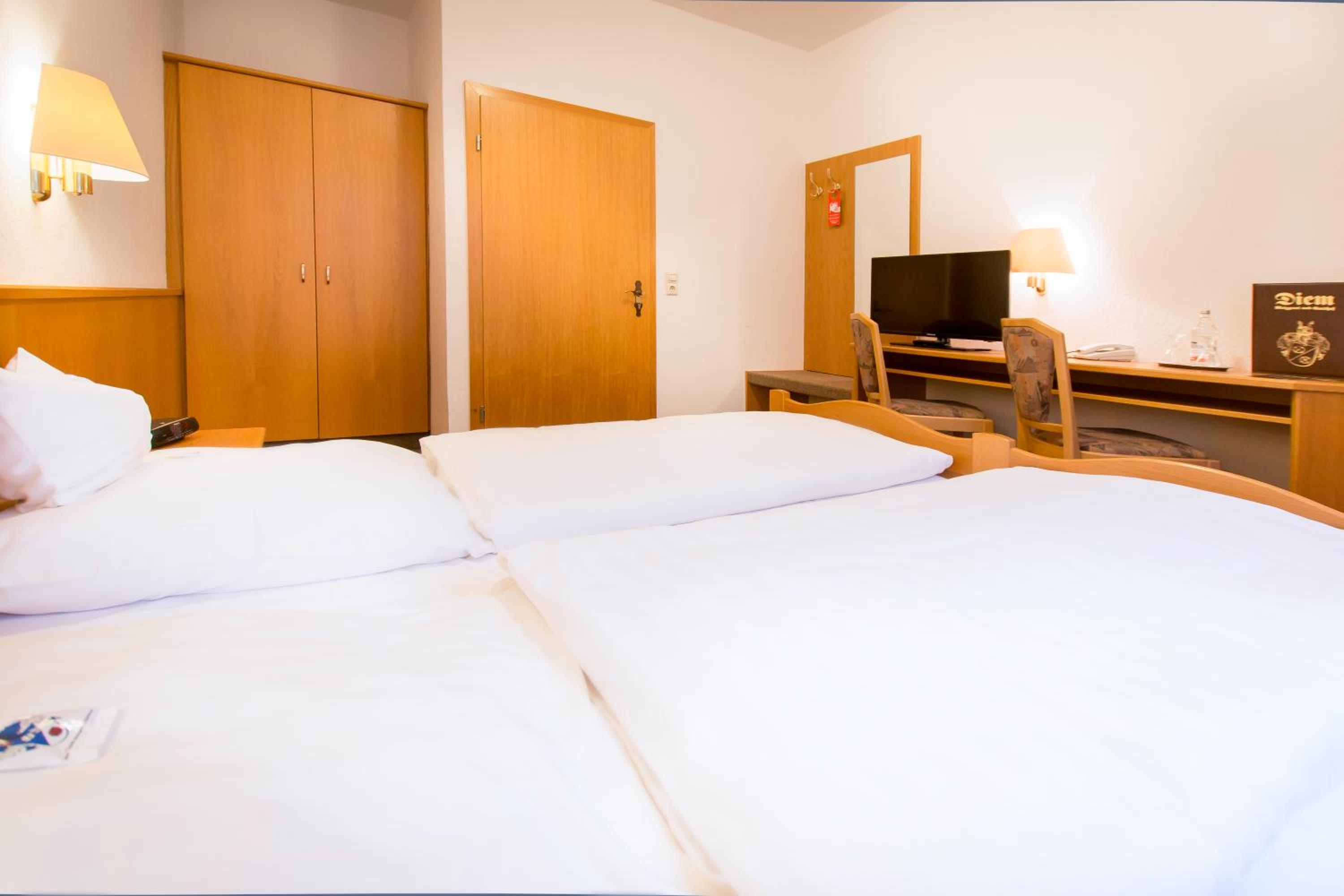 Double Room - Photo 11
