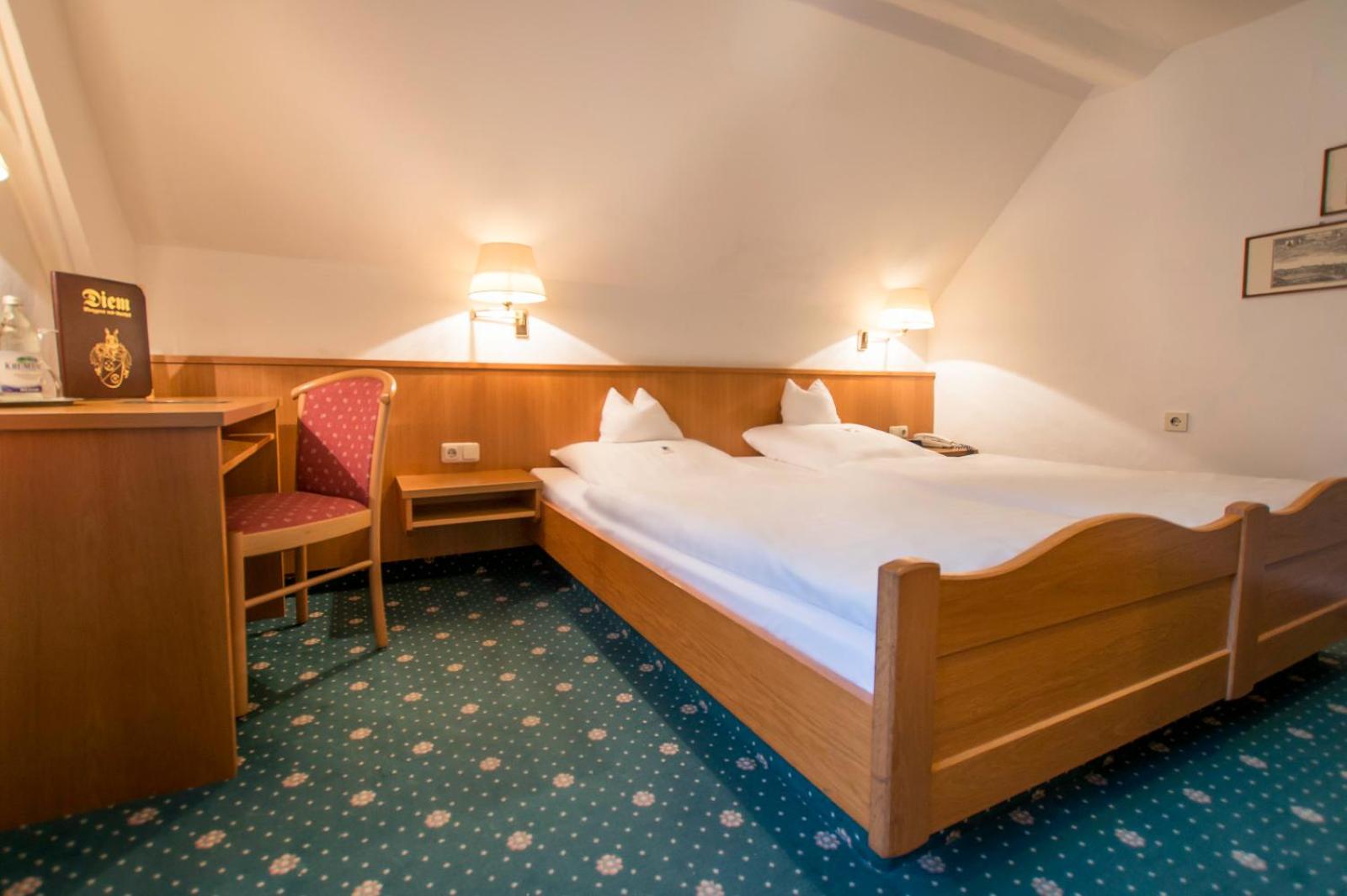 Double Room - Photo 7
