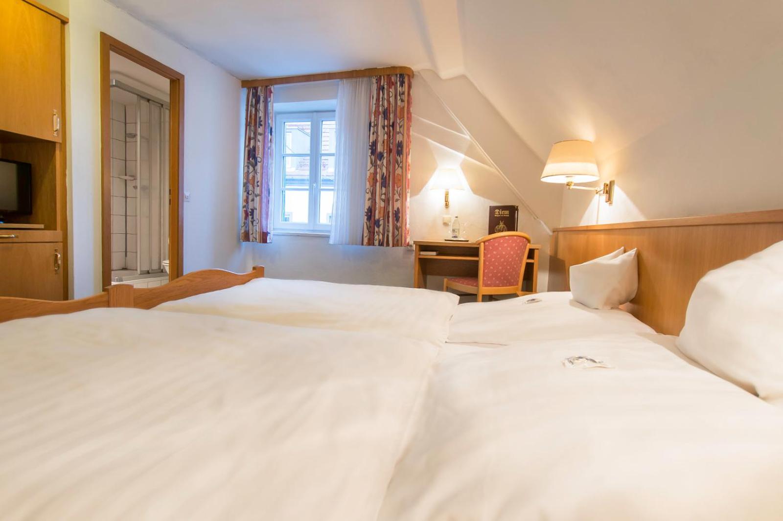 Double Room - Photo 10
