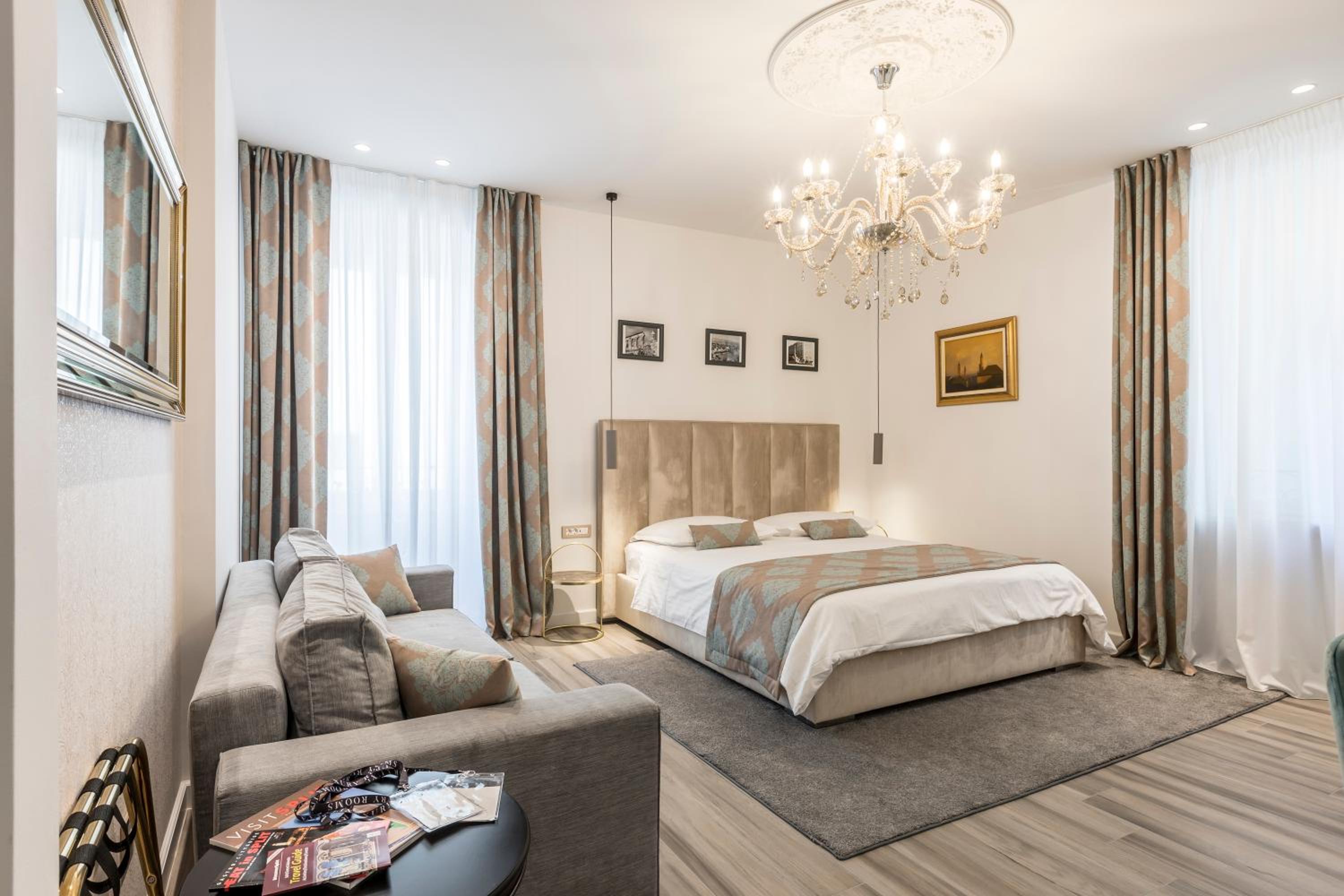 Deluxe Double Room with Extra Bed photo 1