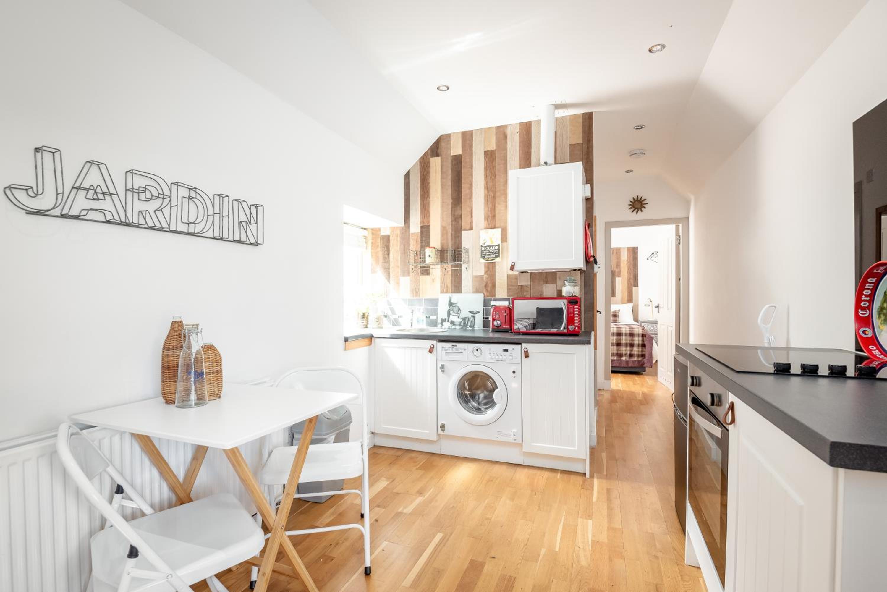 One-Bedroom House photo 3