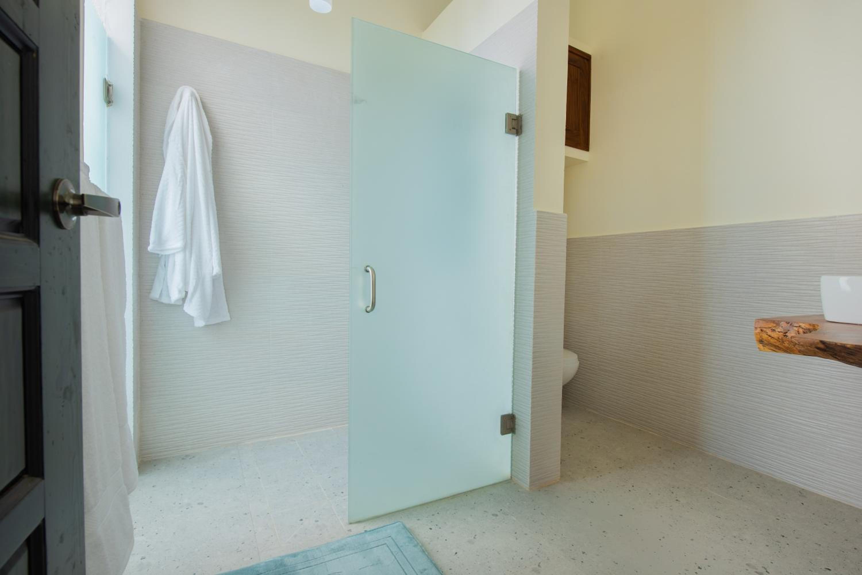 Apartment with Sea View - Photo 3