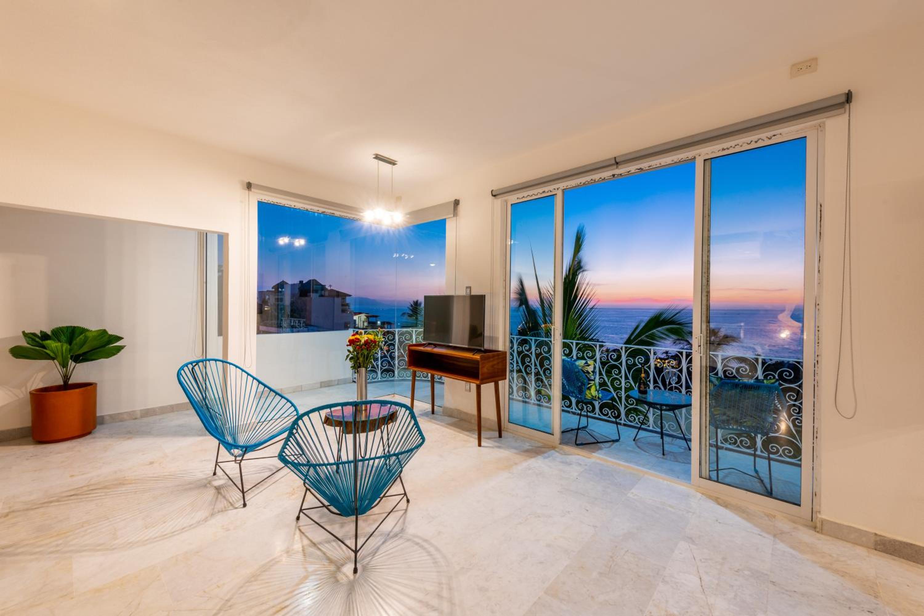 Apartment with Sea View - Photo 12