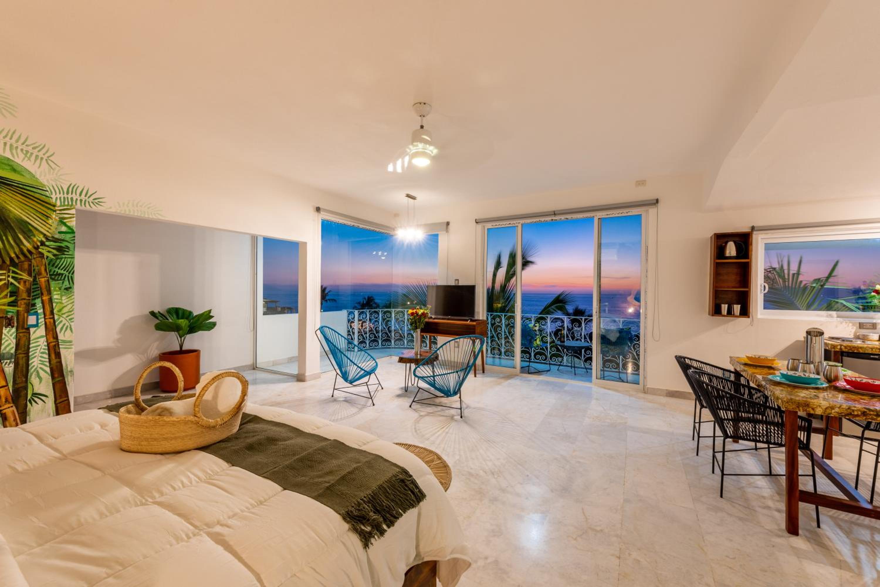 Apartment with Sea View - Photo 10