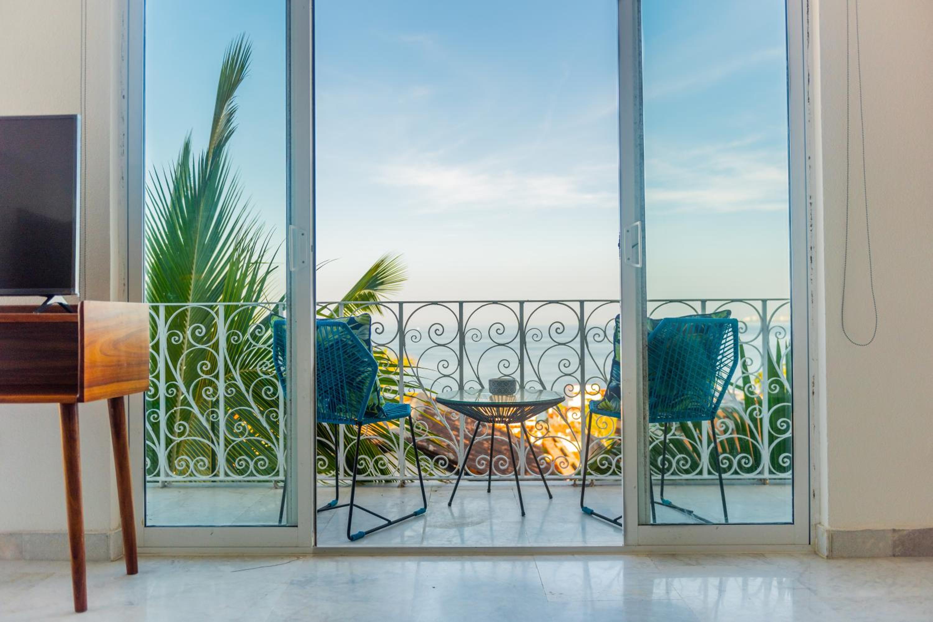 Apartment with Sea View - Photo 5