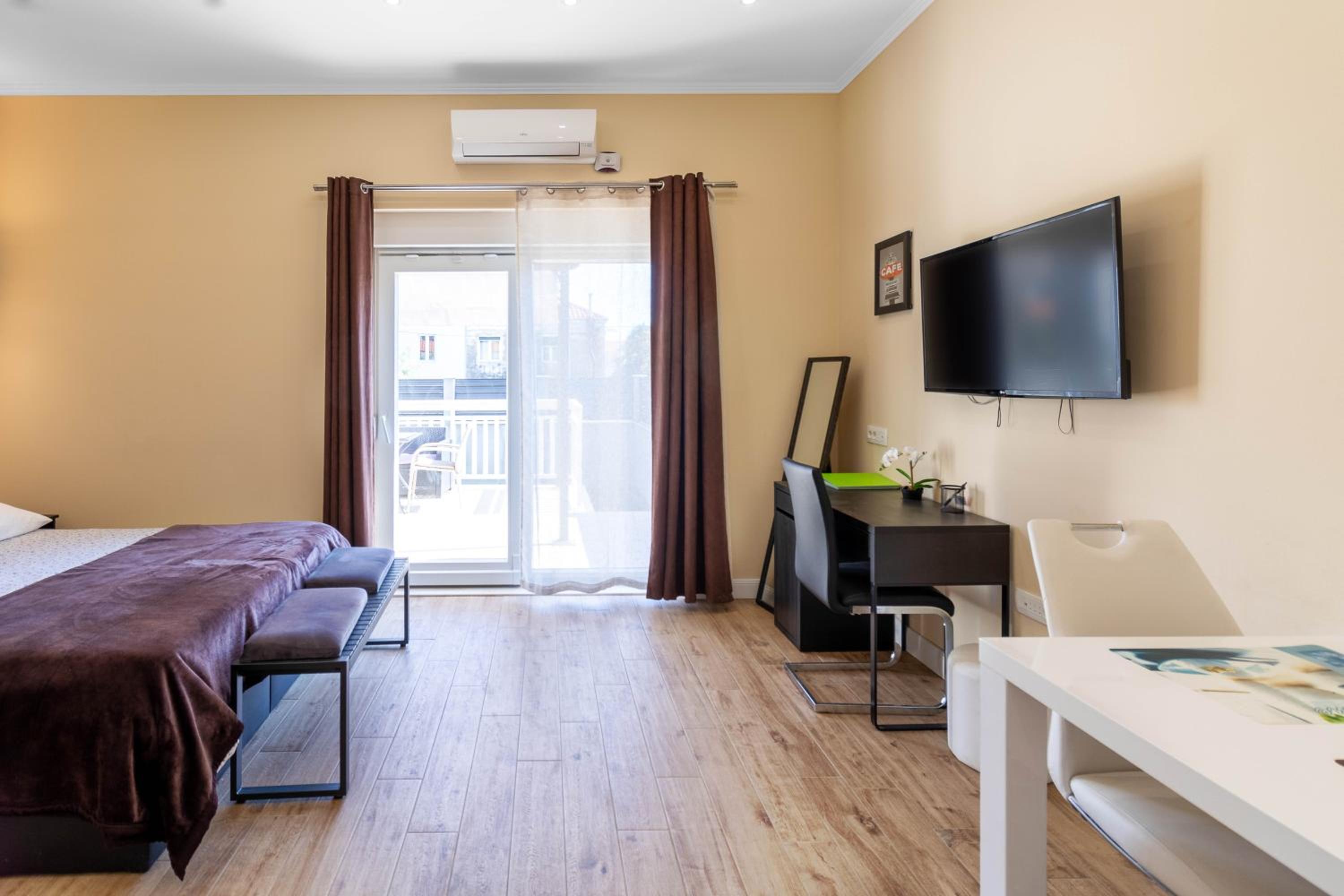 Studio Apartment photo 2