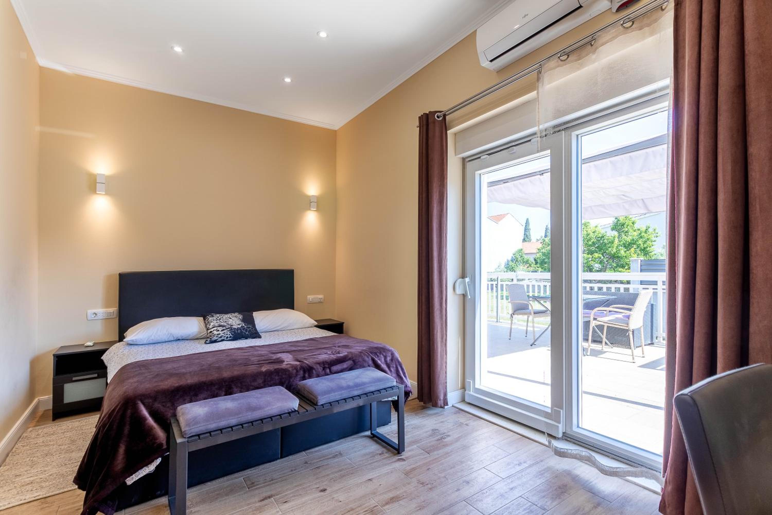 Studio Apartment photo 1